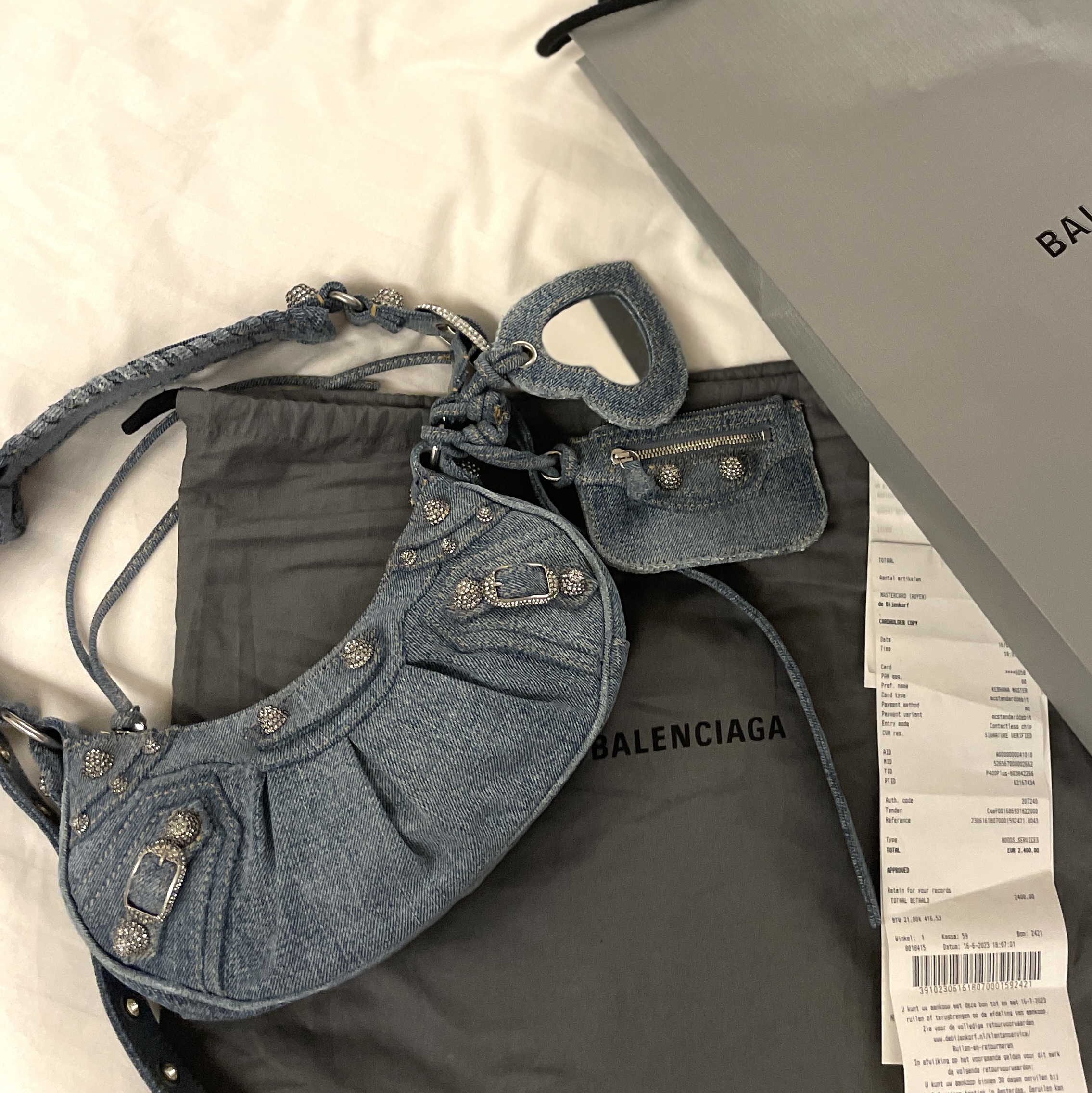 Balenciaga Rhinestones Denim Le Cagole Small Shoulder Bag Blue 착용 스타일 - 1