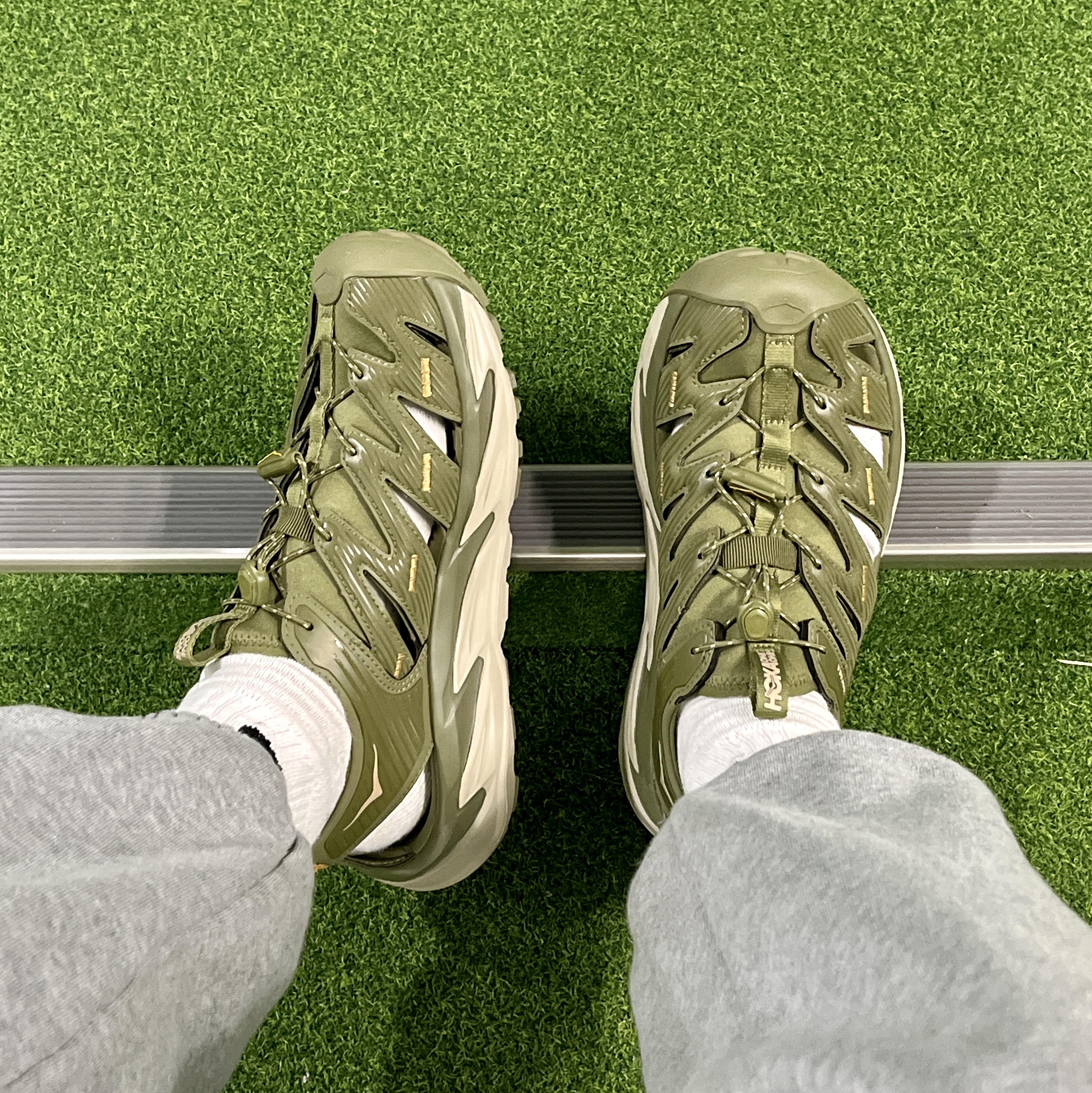 Hoka Hopara Avocado Oxford Tan 착용 스타일
