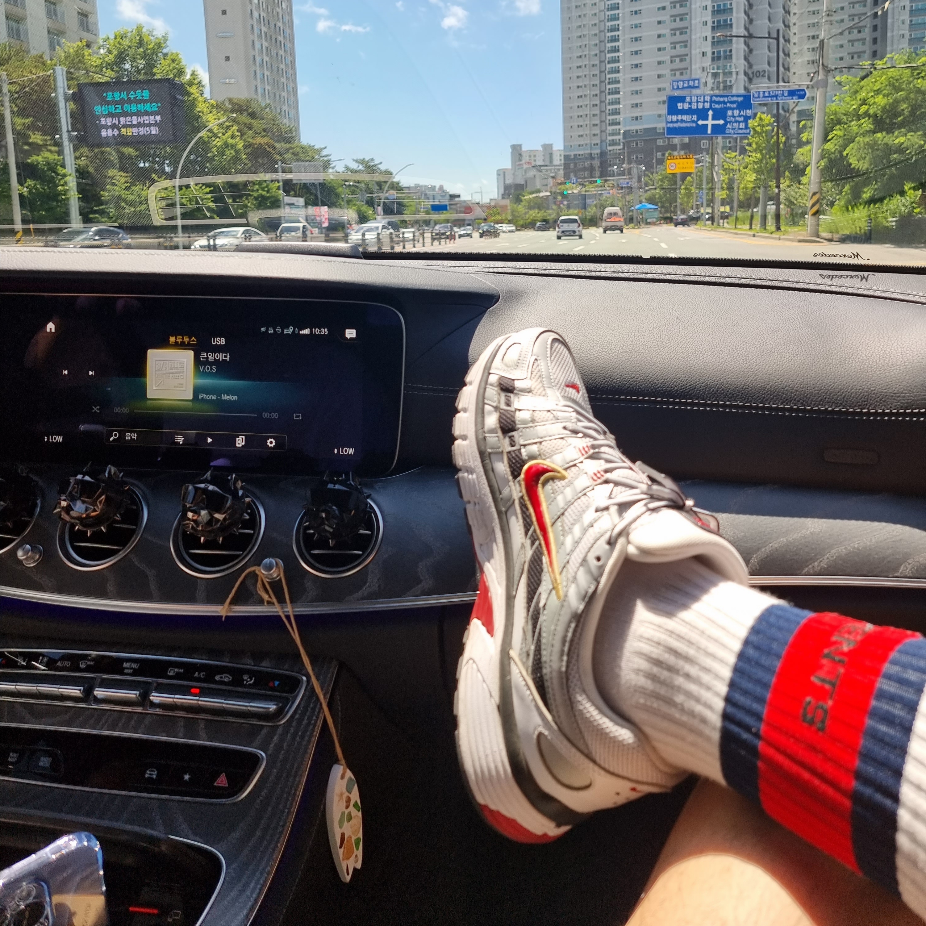 (W) Nike P-6000 Metallic Silver Red 착용 스타일