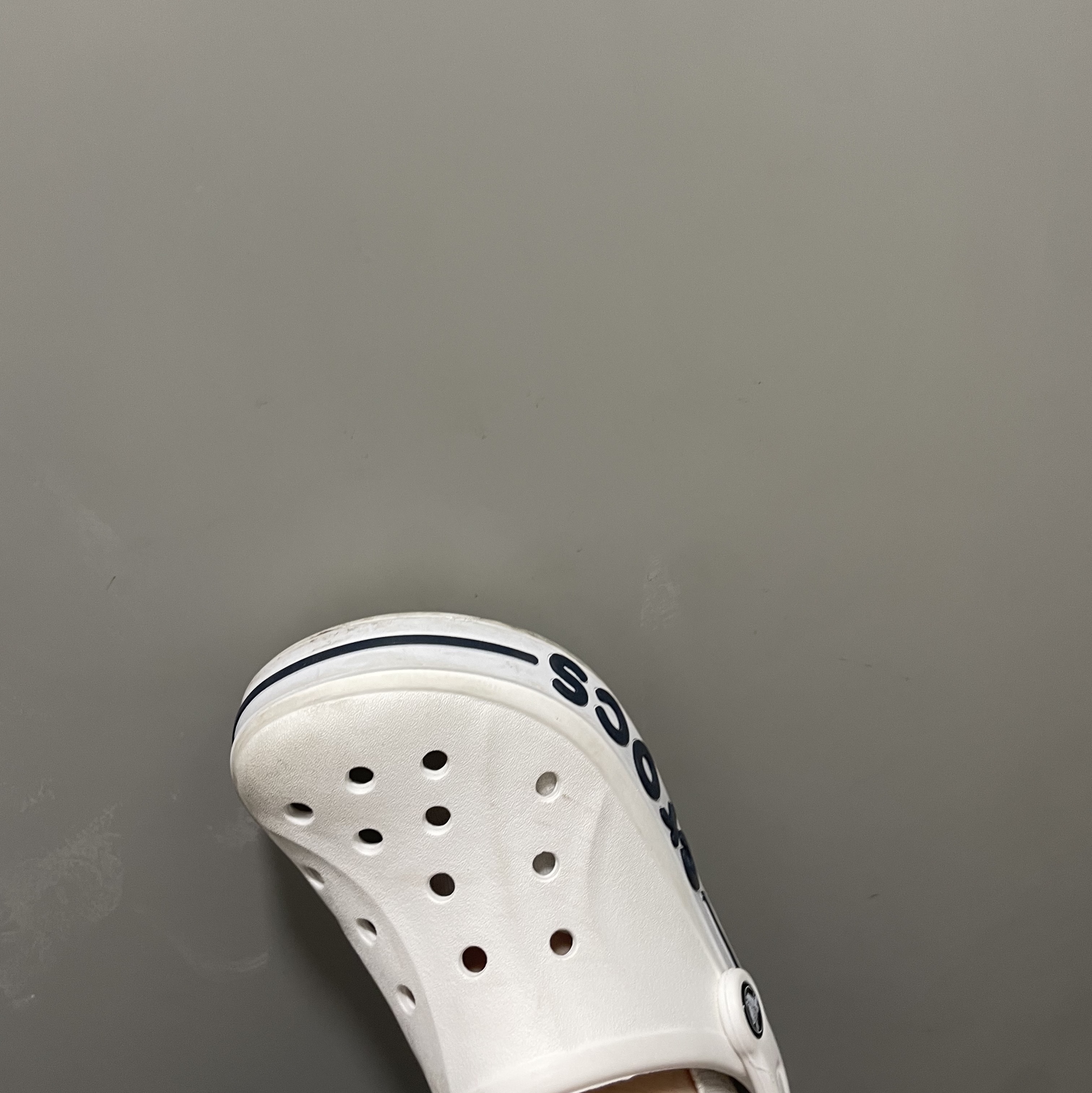 Crocs Bayaband Clog White Navy 착용 스타일