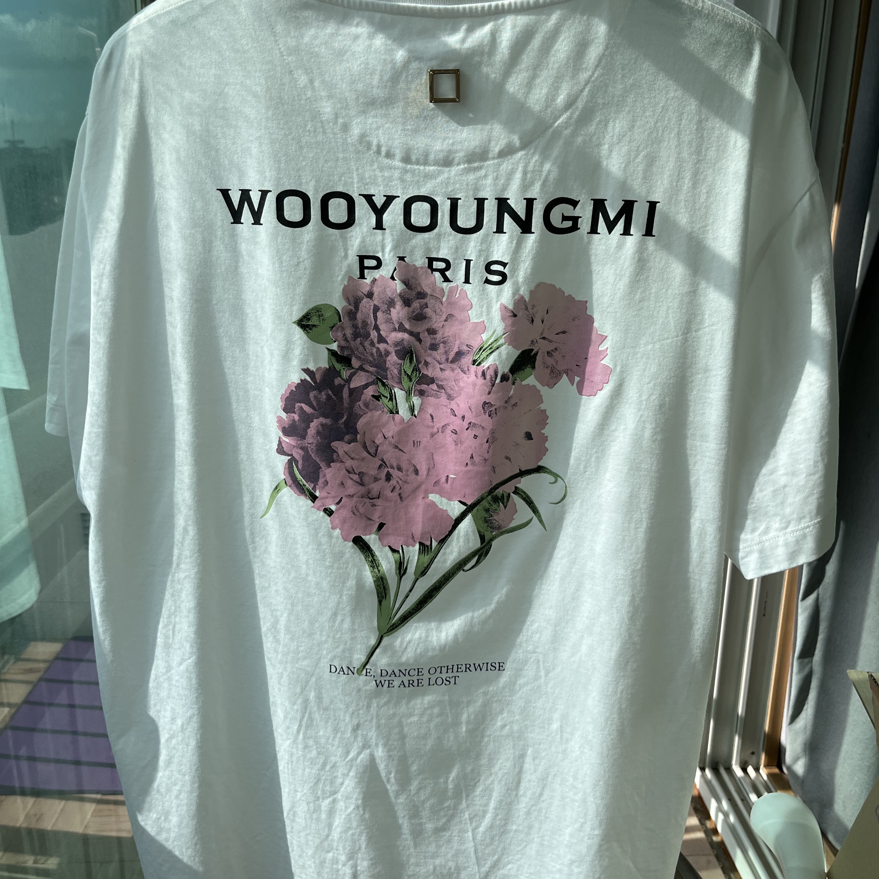 Wooyoungmi Flower Print Back Logo T-Shirt White - 21SS 착용 스타일