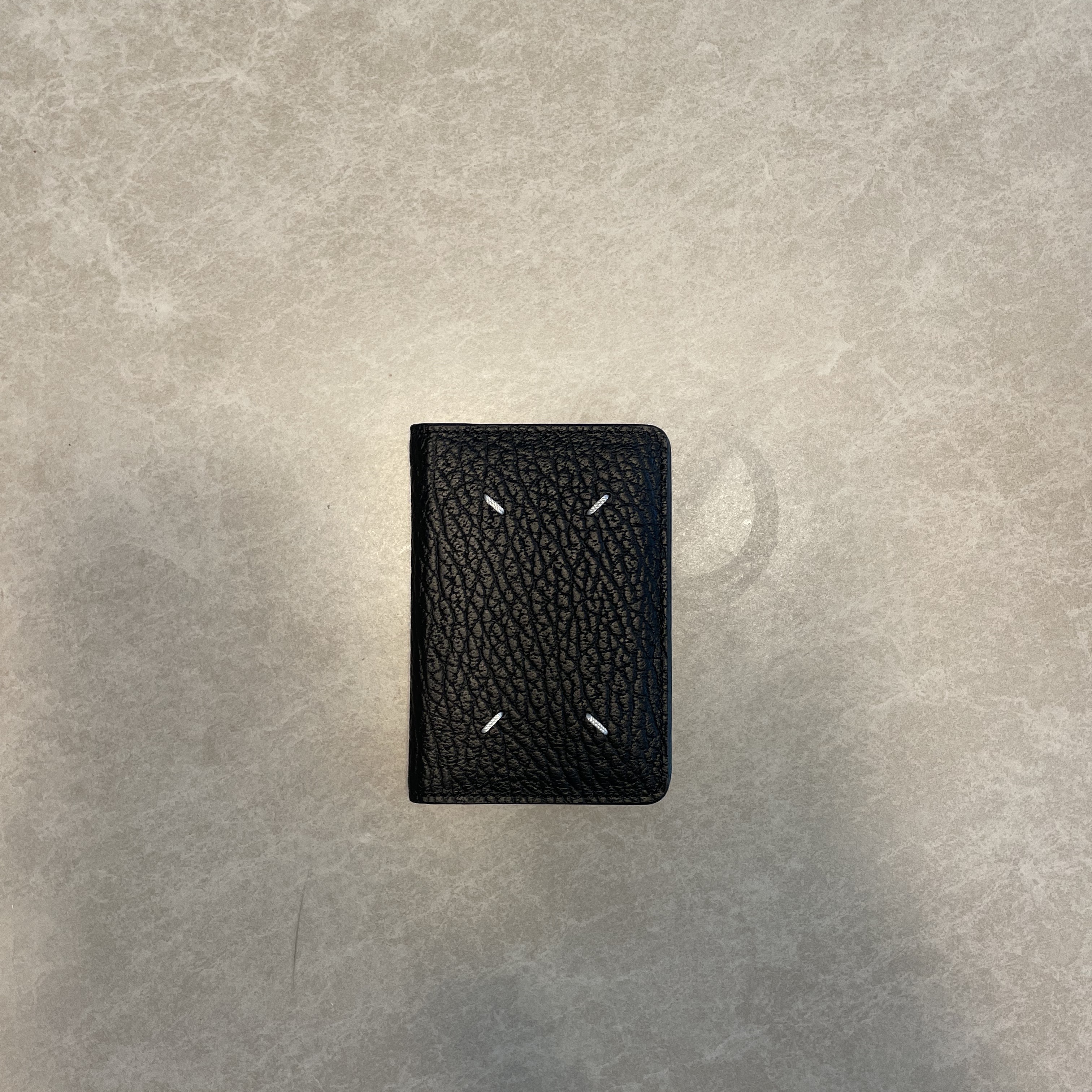 Maison Margiela Bovine Leather Card Holder Black 착용 스타일 - 1