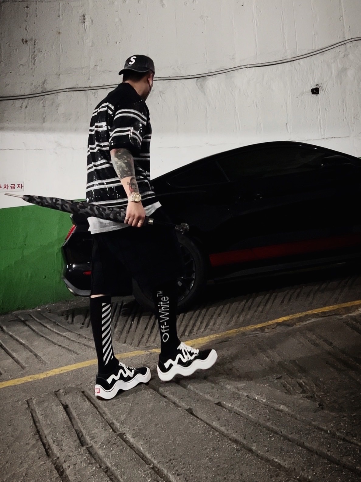 Supreme Pigment Canvas S Logo 6-Panel Black - 23SS, Supreme Sequin Stripe Zip Polo Black - 23SS 착용 스타일 - 2