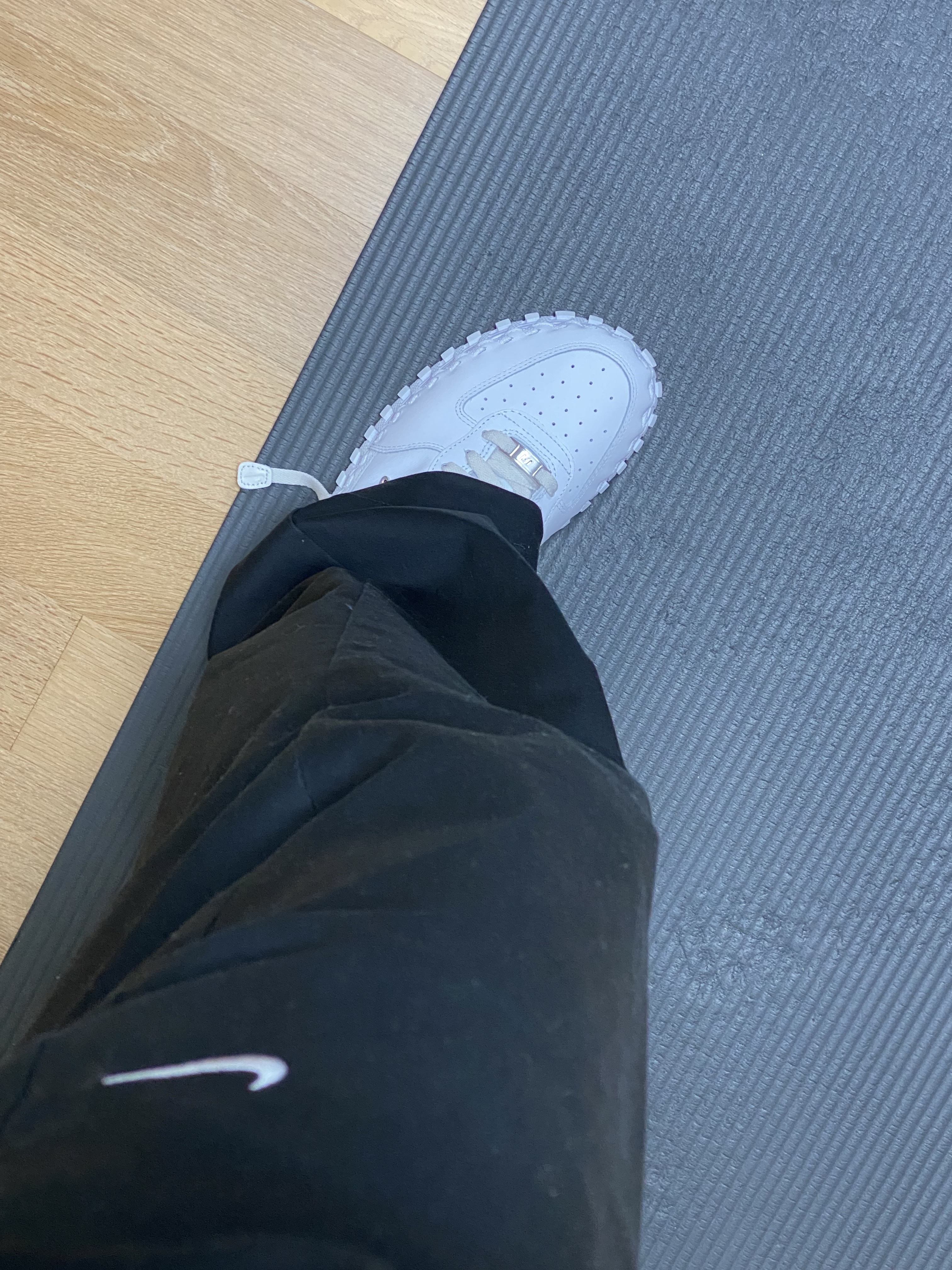 Nike x Jacquemus J Force 1 Low LX SP White 착용 스타일 - 2