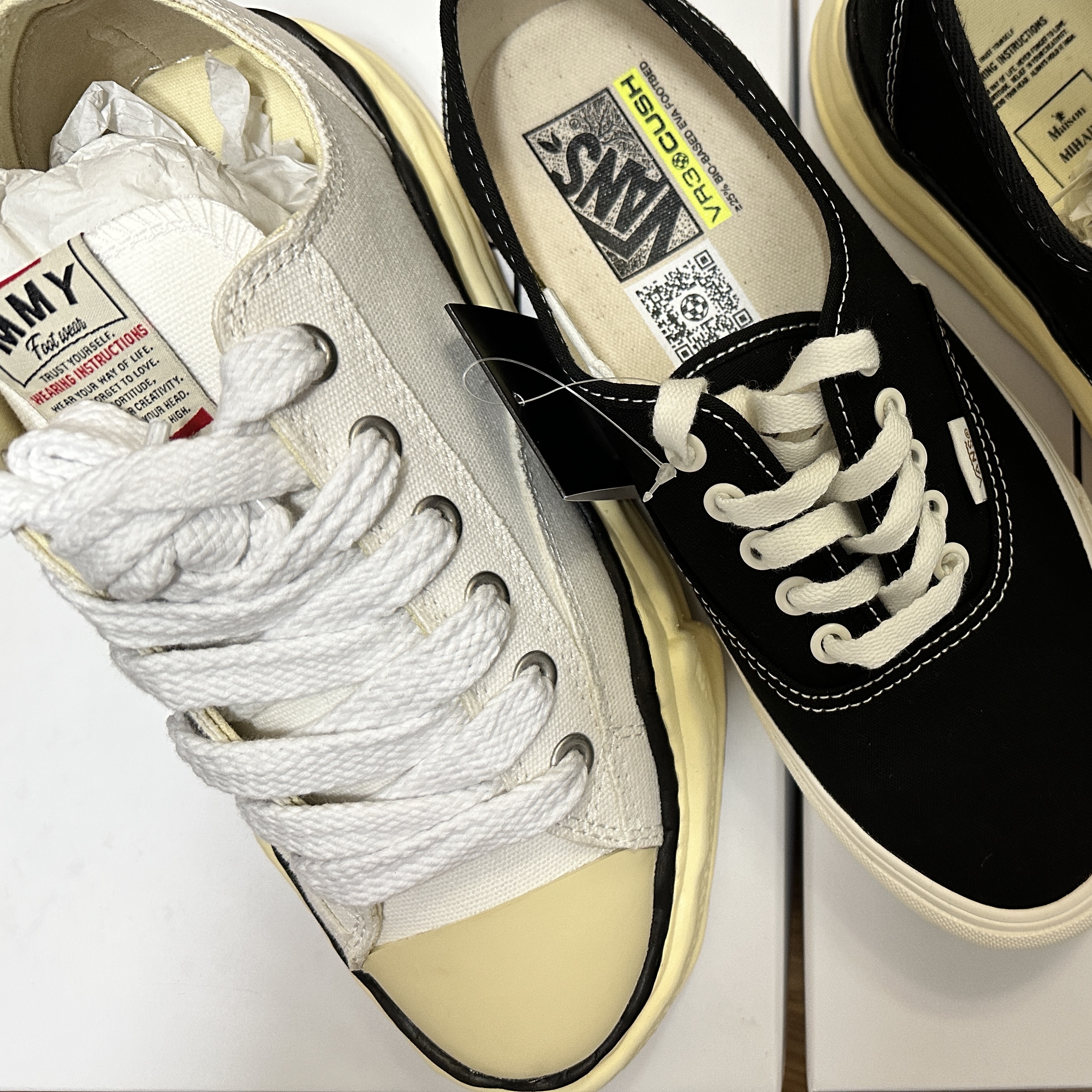 Maison Mihara Yasuhiro Peterson VL OG Sole Canvas Low-top Sneakers White 착용 스타일