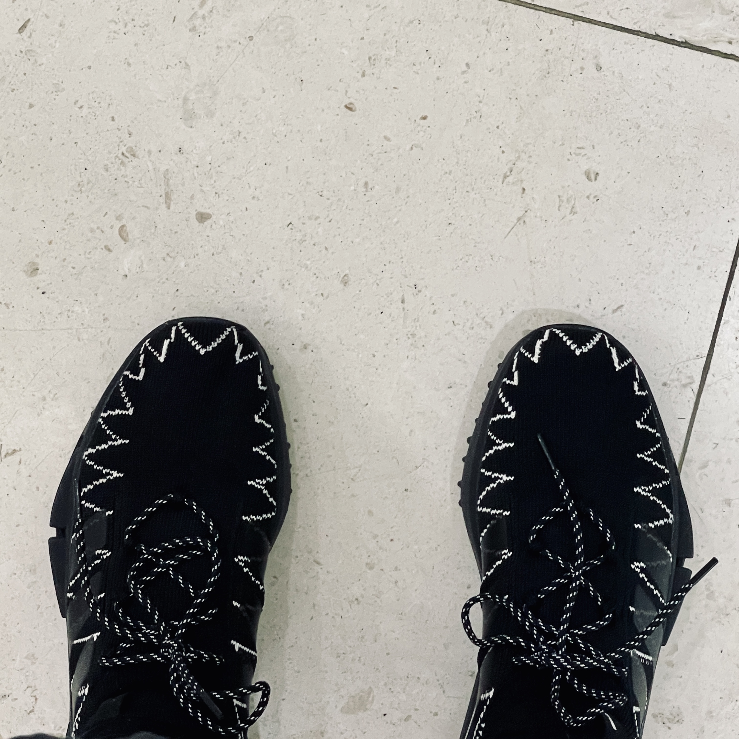 Adidas x Neighborhood NMD S1 Knit Core Black Cloud White 착용 스타일 - 1