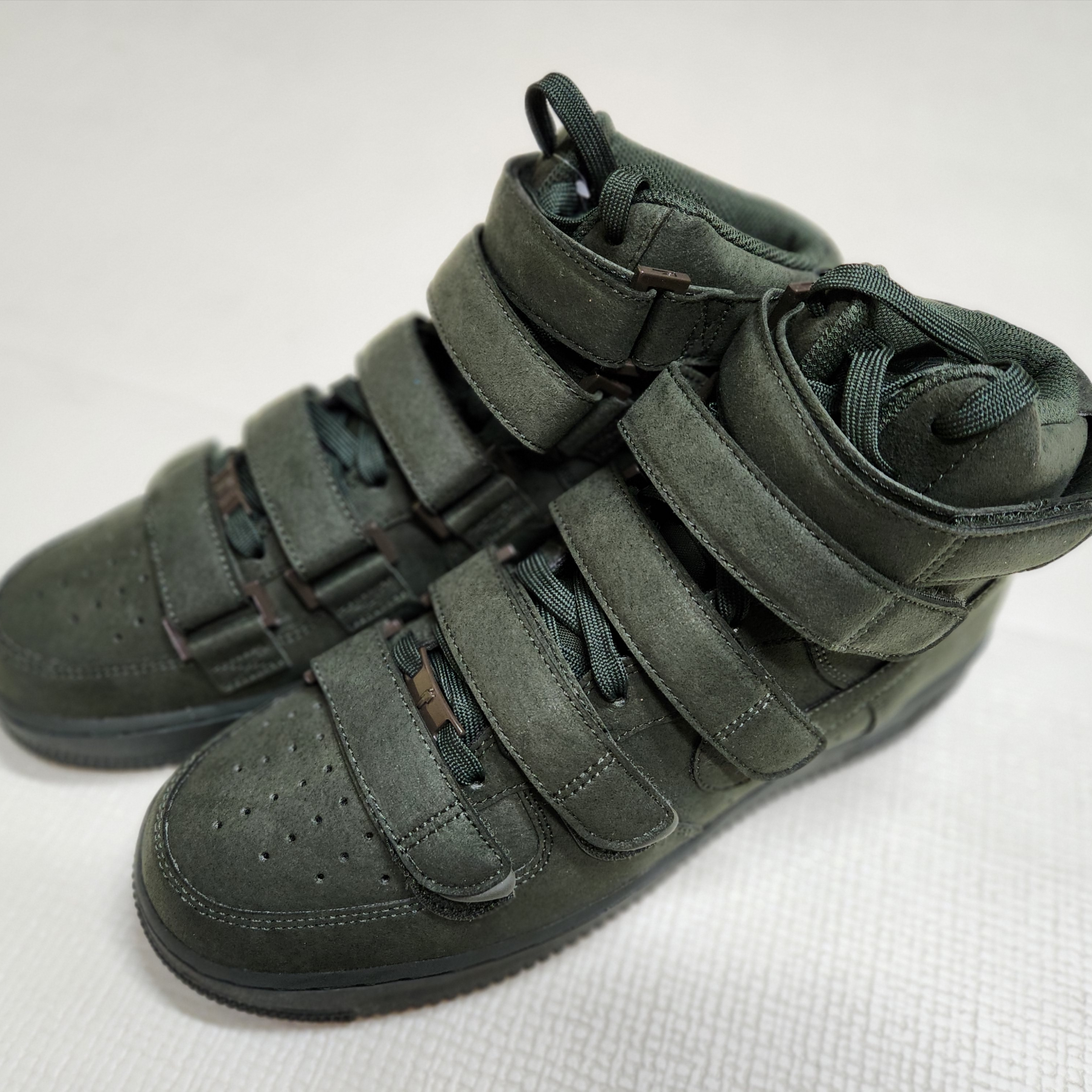 Nike x Billie Eilish Air Force 1 High '07 SP Sequoia 착용 스타일 - 1