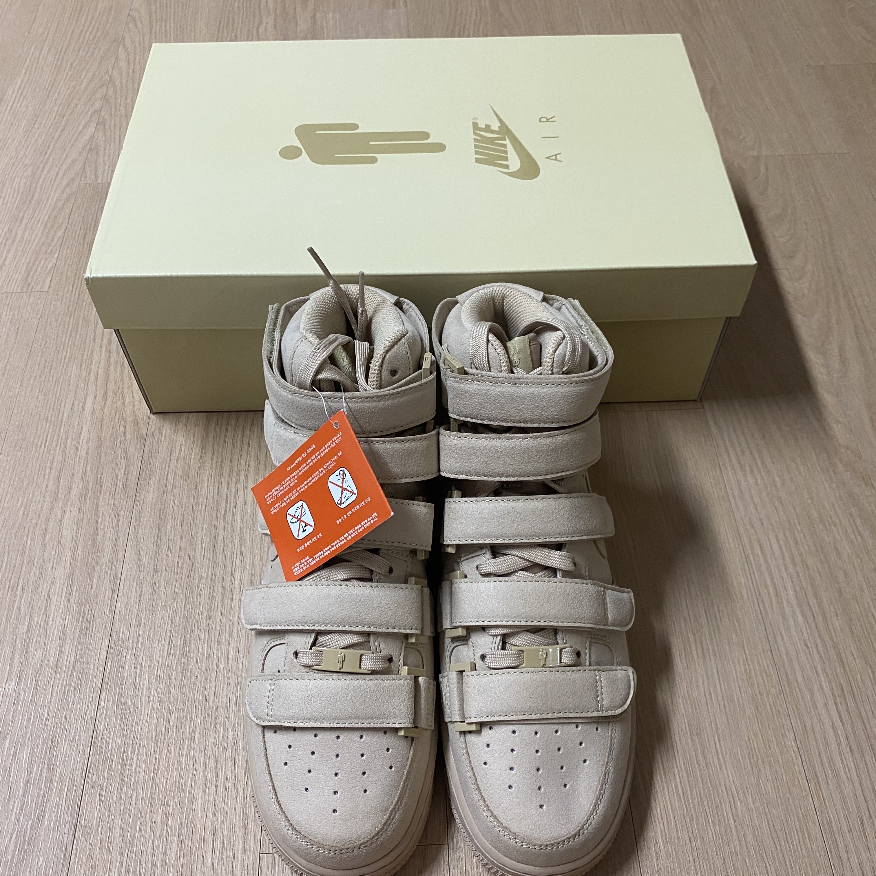Nike x Billie Eilish Air Force 1 High '07 SP Mushroom 착용 스타일 - 1