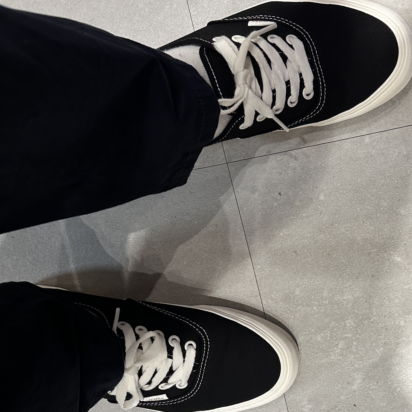 Vans Authentic Black White 착용 스타일