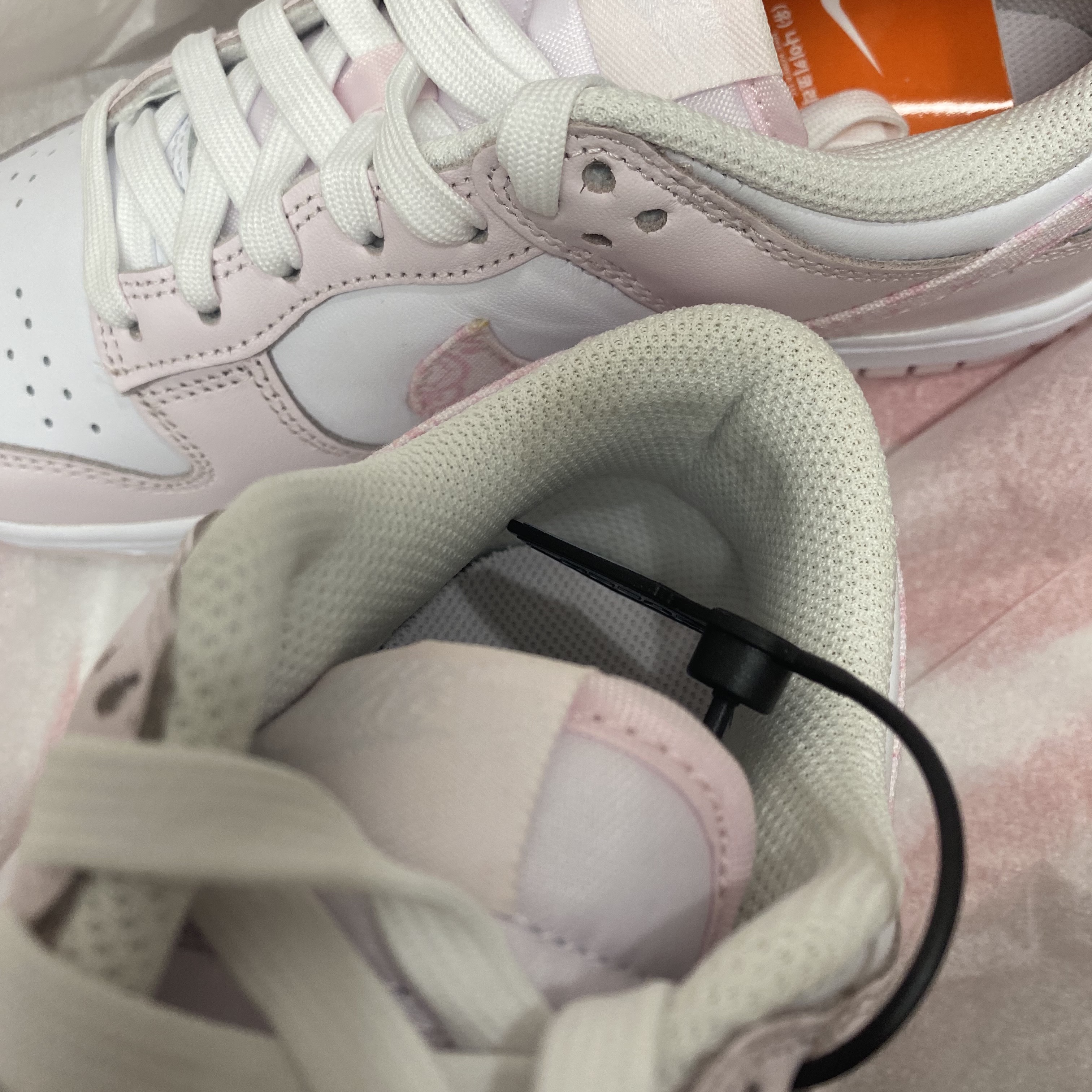 (W) Nike Dunk Low Pearl Pink 착용 스타일 - 1