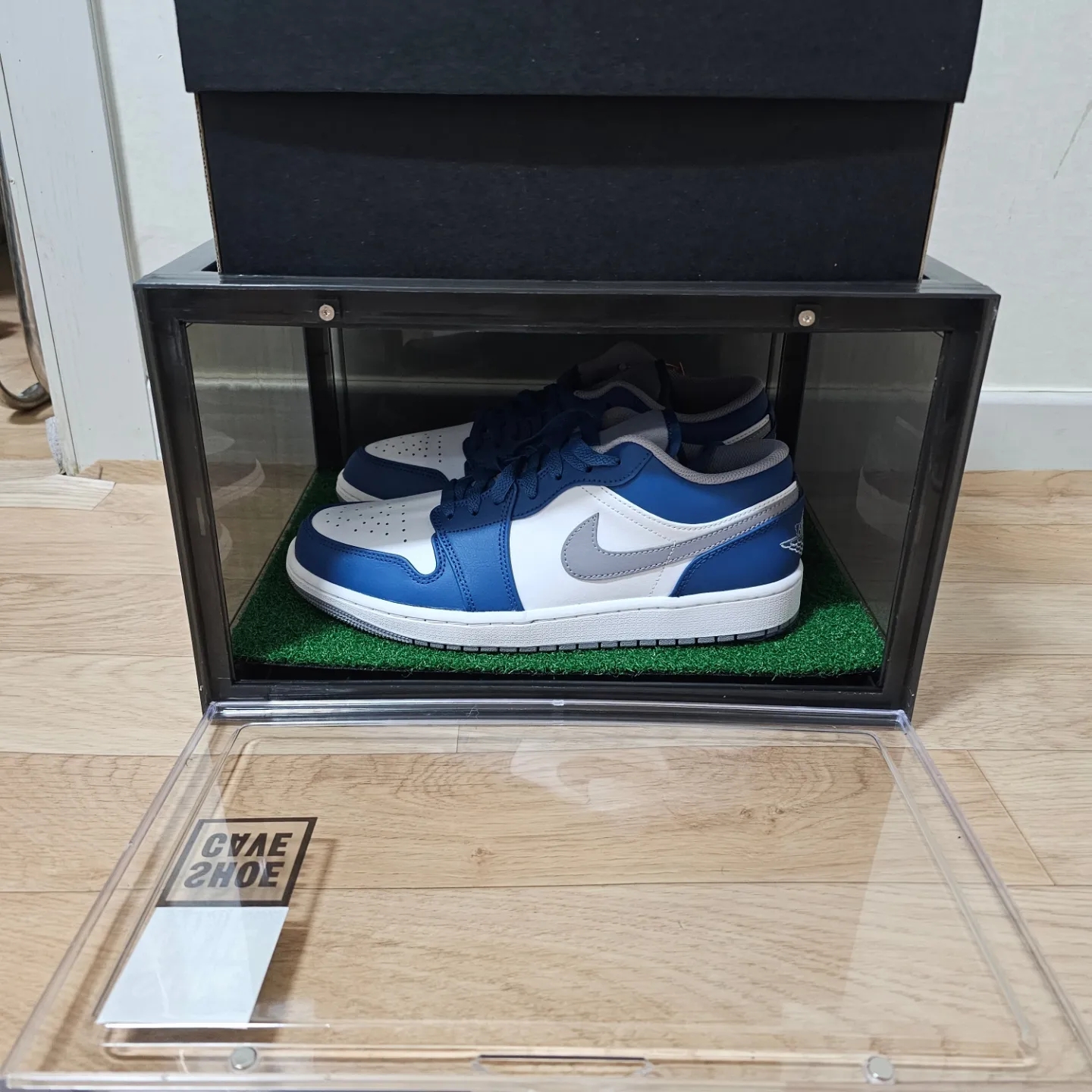 Jordan 1 Low True Blue Cement Grey 착용 스타일 - 3