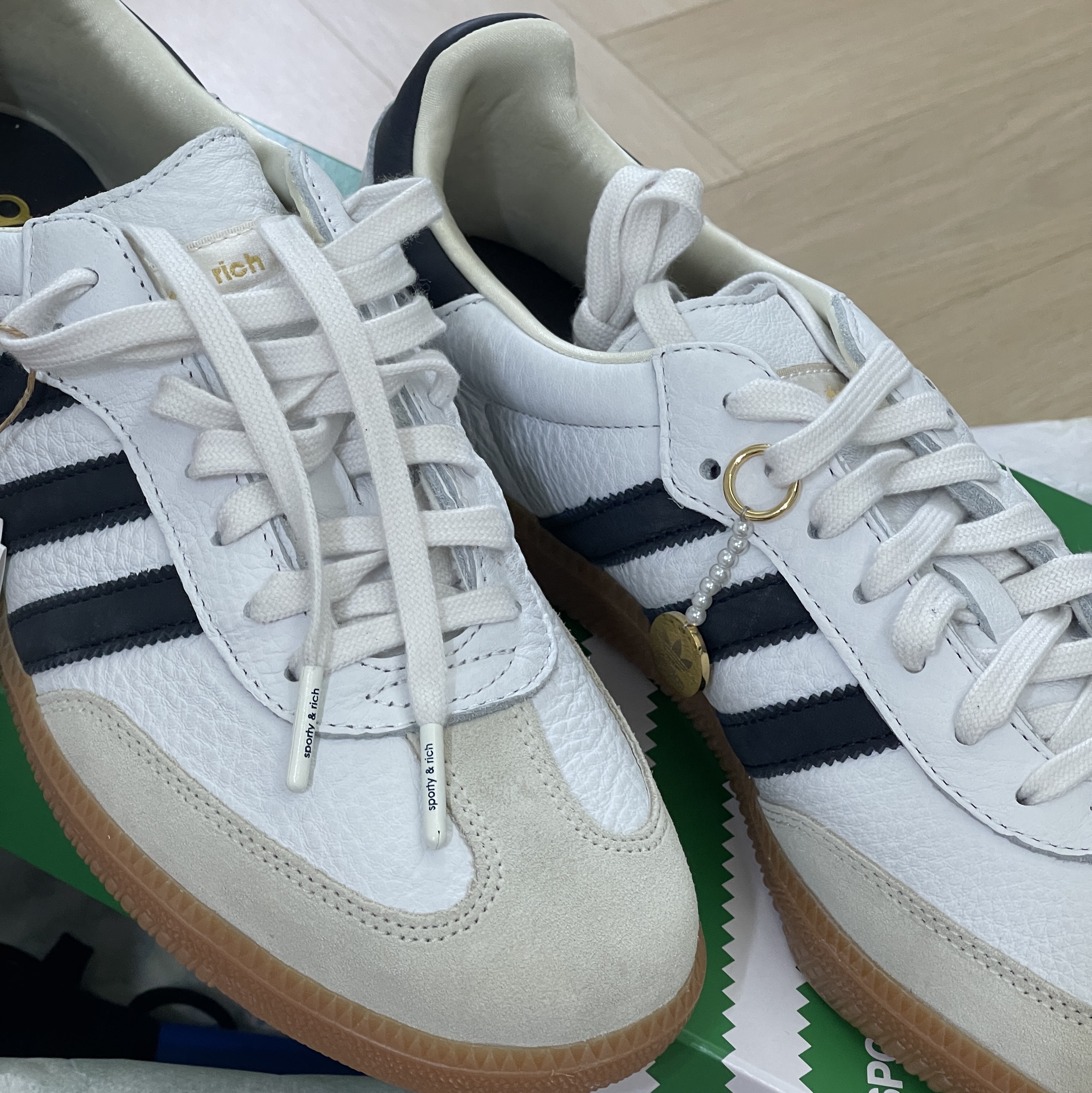 Adidas x Sporty & Rich Samba Cloud White Legend Ink 착용 스타일