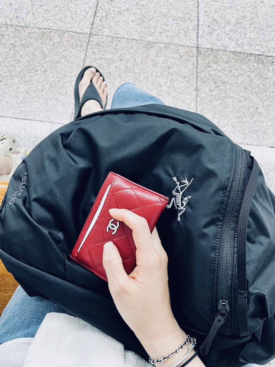 Arc'teryx Heliad 10 Backpack Black 착용 스타일
