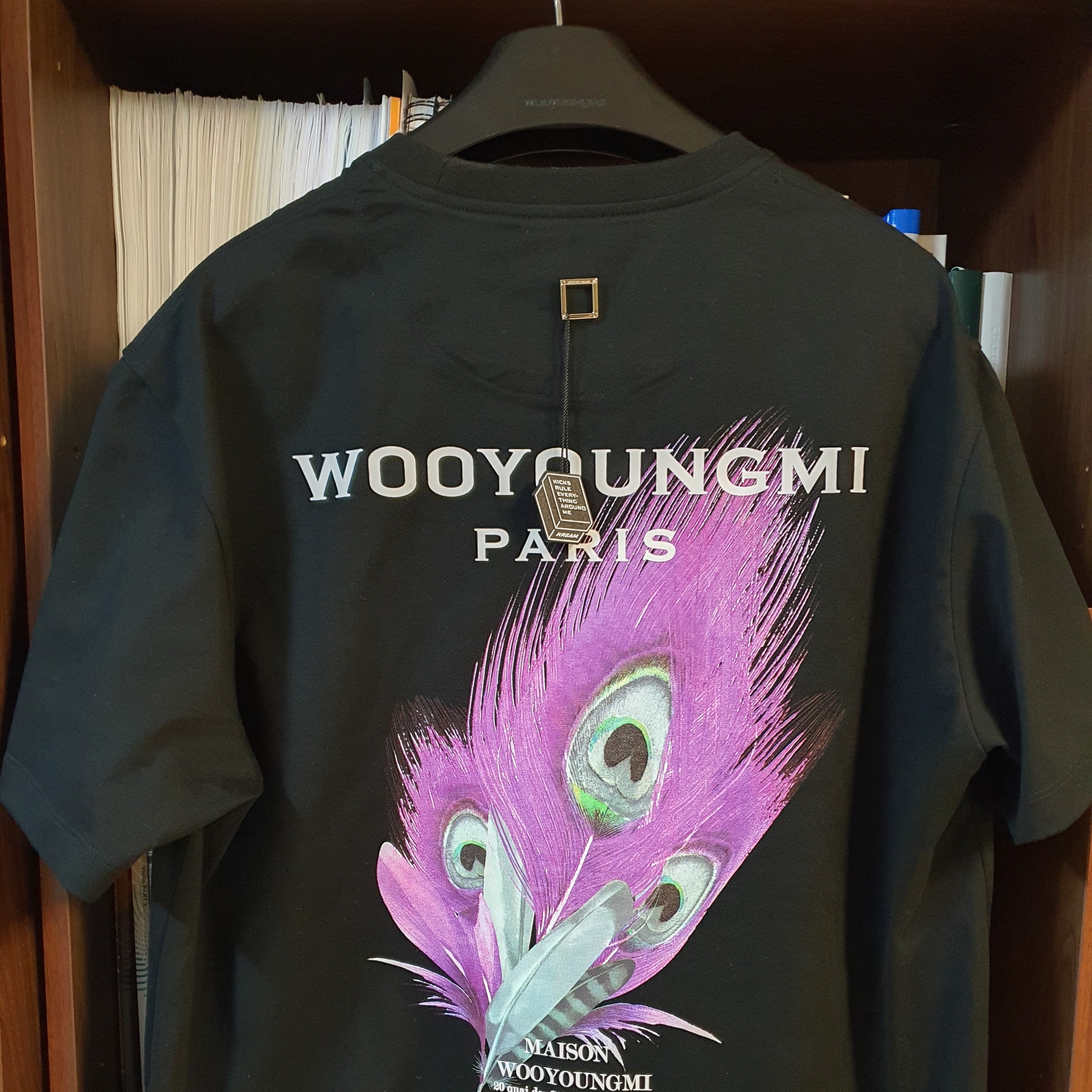 Wooyoungmi Feather Back Logo T-Shirt Black - 23SS 착용 스타일 - 1