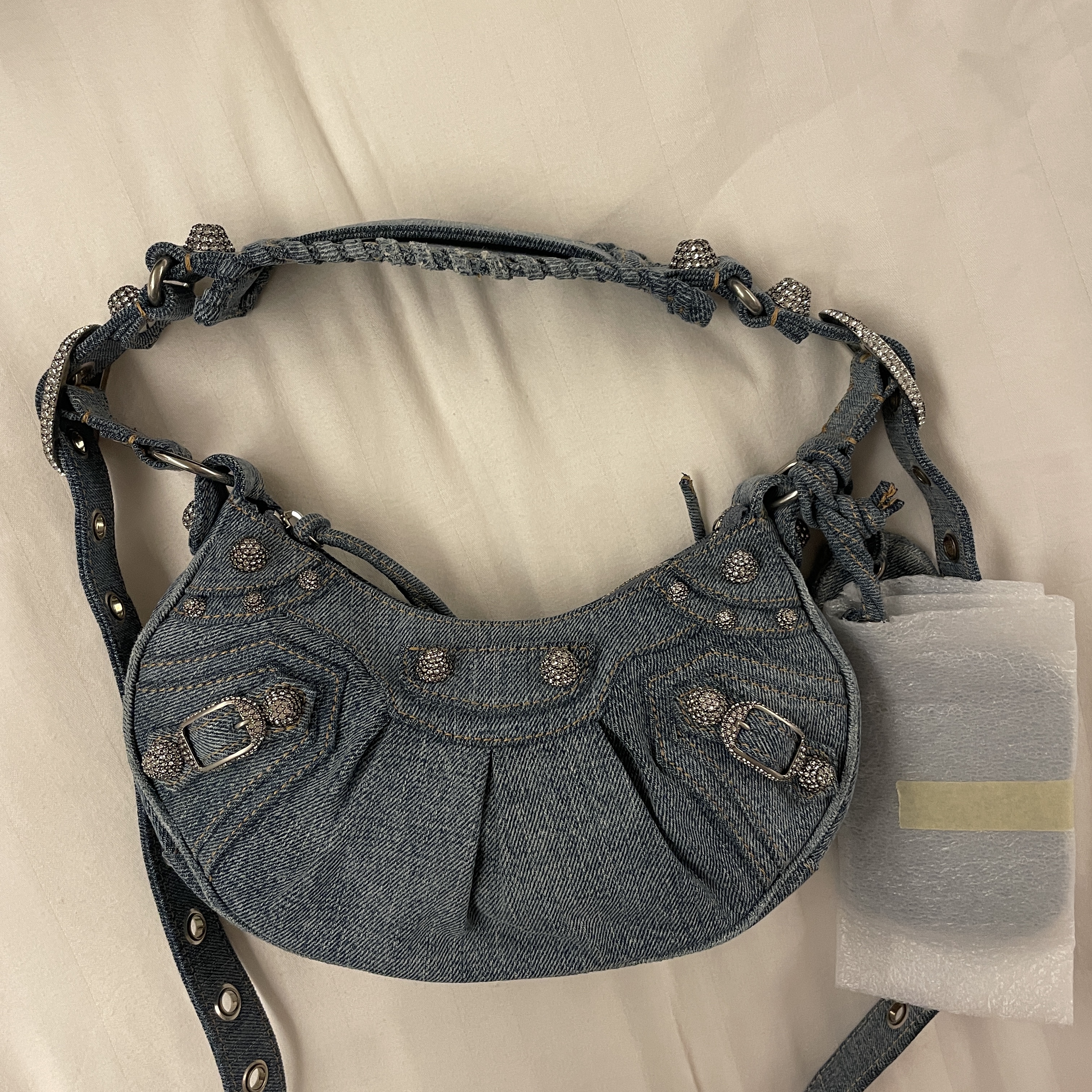 Balenciaga Rhinestones Denim Le Cagole Small Shoulder Bag Blue 착용 스타일 - 5