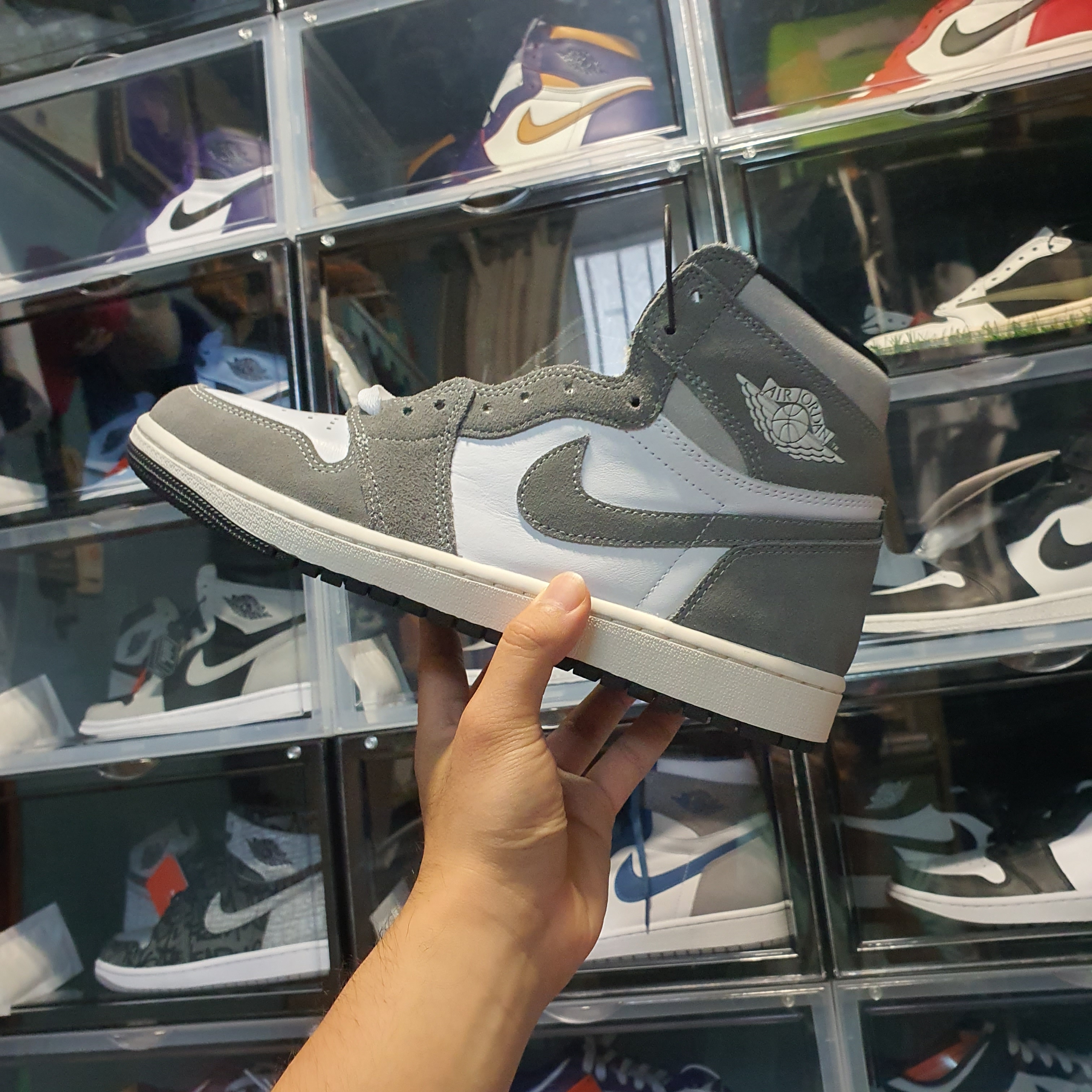 Jordan 1 Retro High OG Black and Smoke Grey 착용 스타일