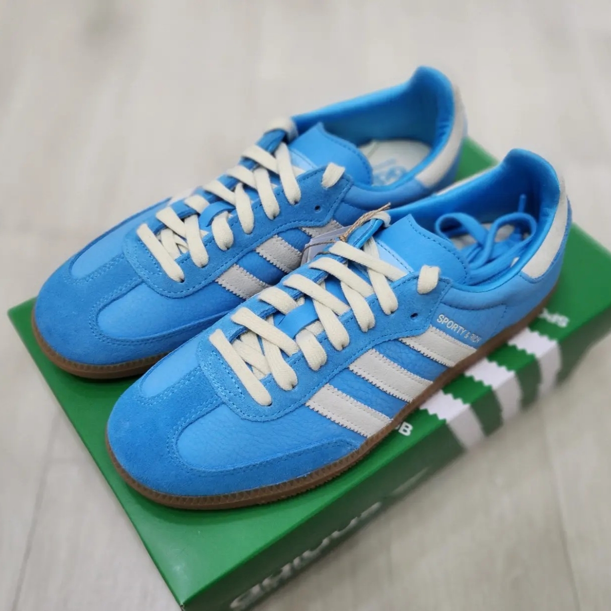 Adidas x Sporty & Rich Samba Blue Rush Cream White 착용 스타일 - 2