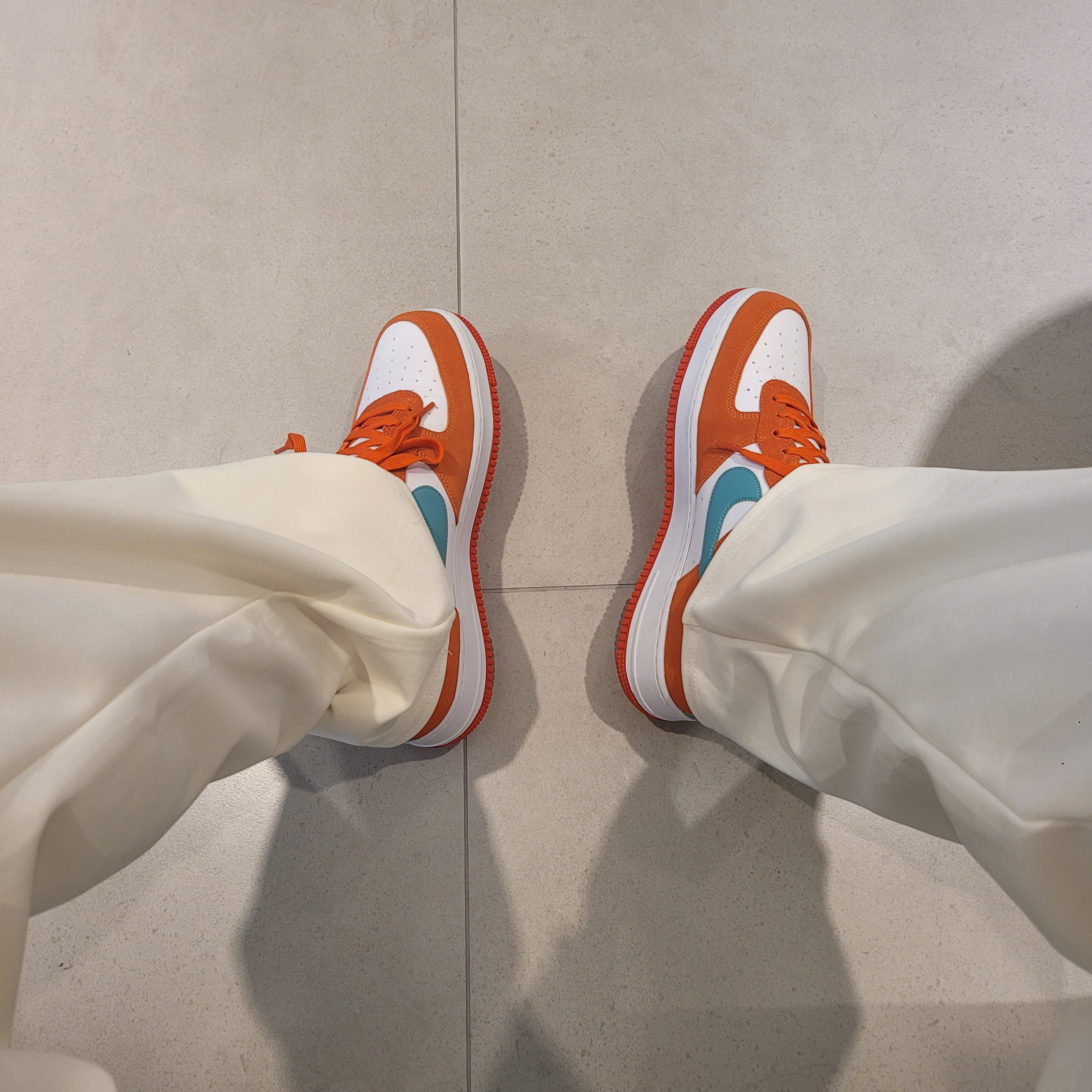 Nike Air Force 1 '07 LV8 Athletic Club Rush Orange Washed Teal 착용 스타일