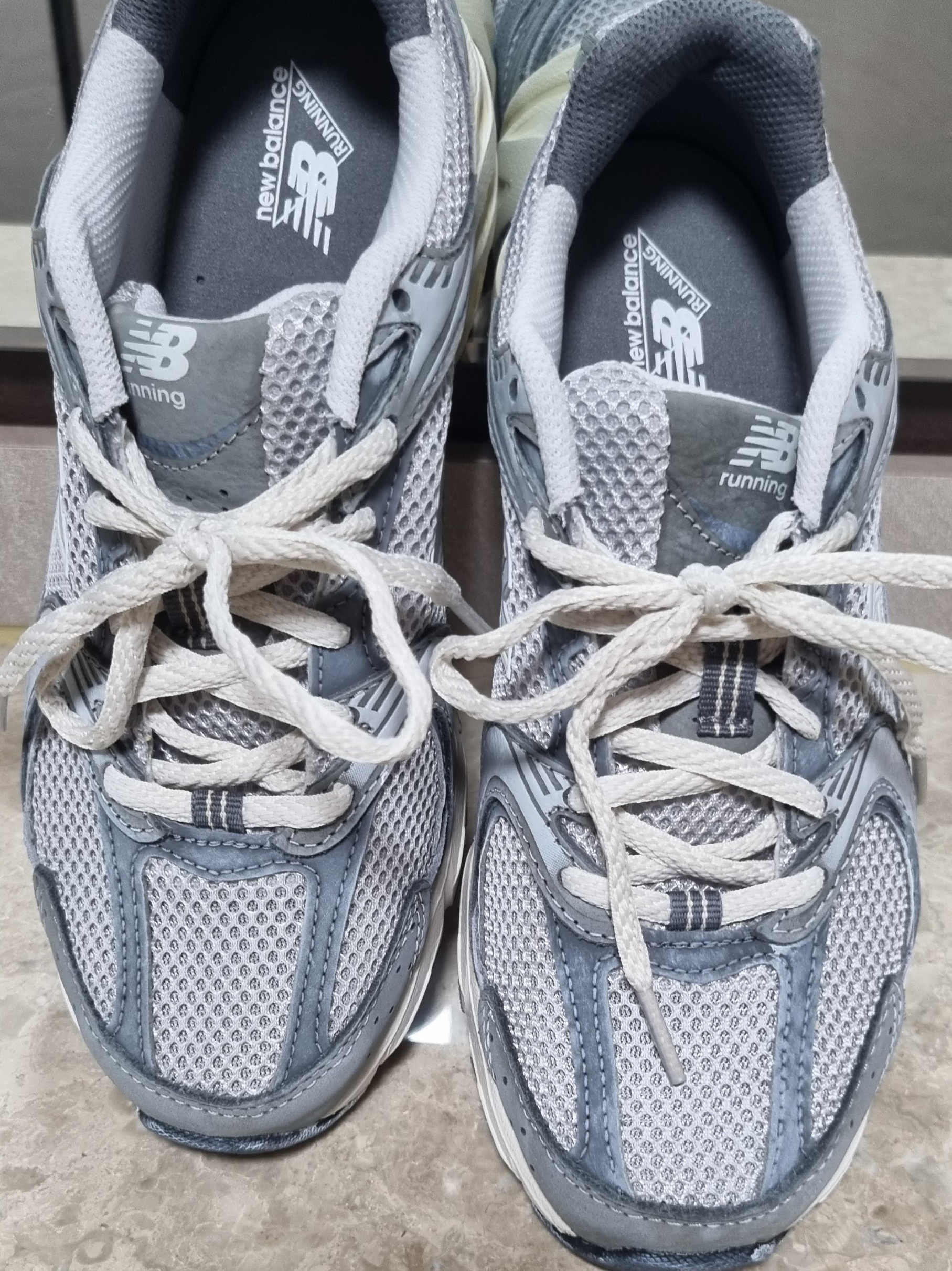 New Balance 530 Premium Vintage Grey Matter 착용 스타일