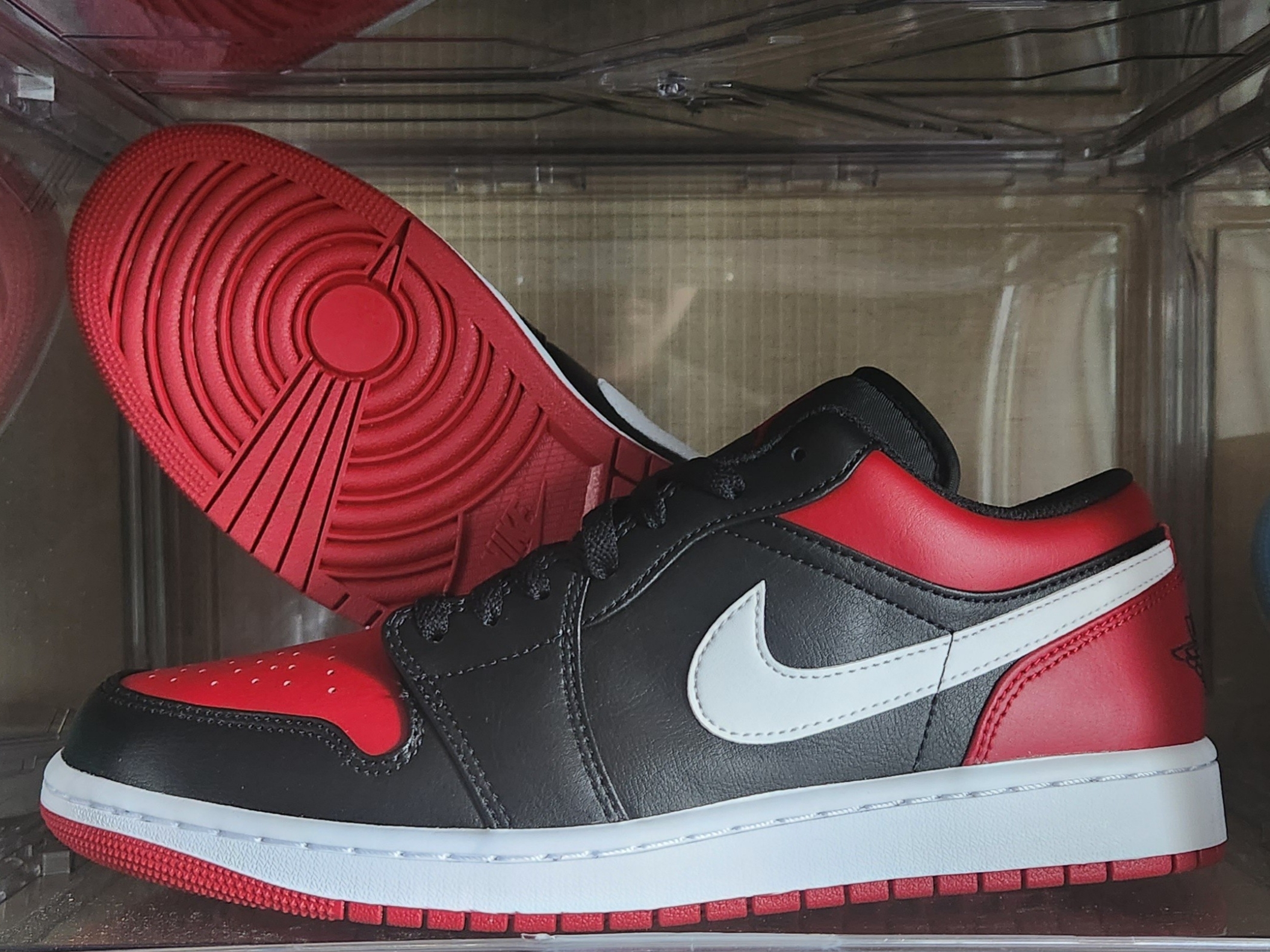 Jordan 1 Mid Black Fire Red, Jordan 1 Low Alternate Bred Toe 착용 스타일 - 2