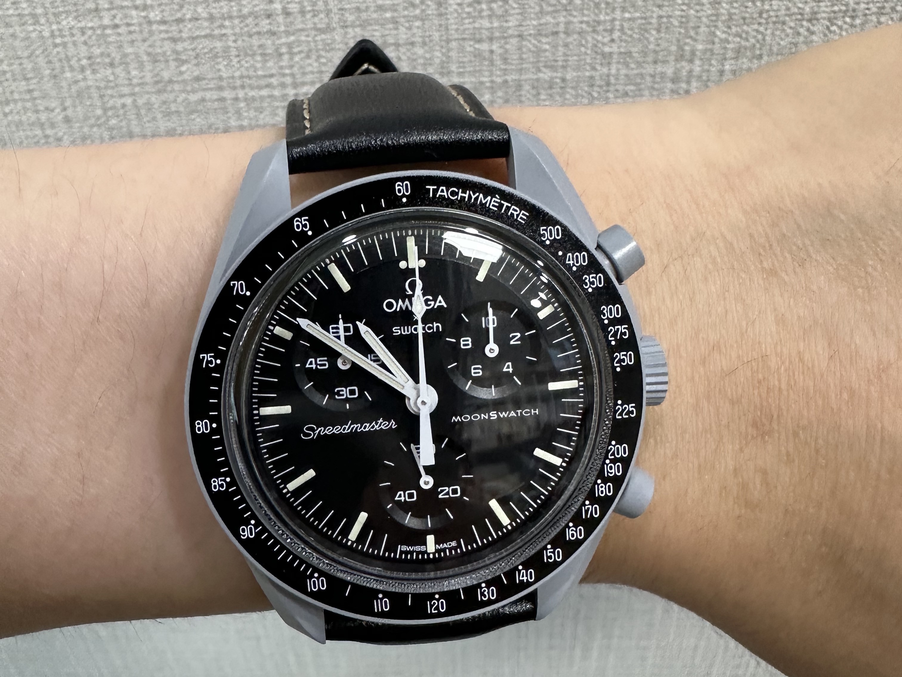Swatch x Omega Bioceramic MoonSwatch Mission To The Moon 착용 스타일