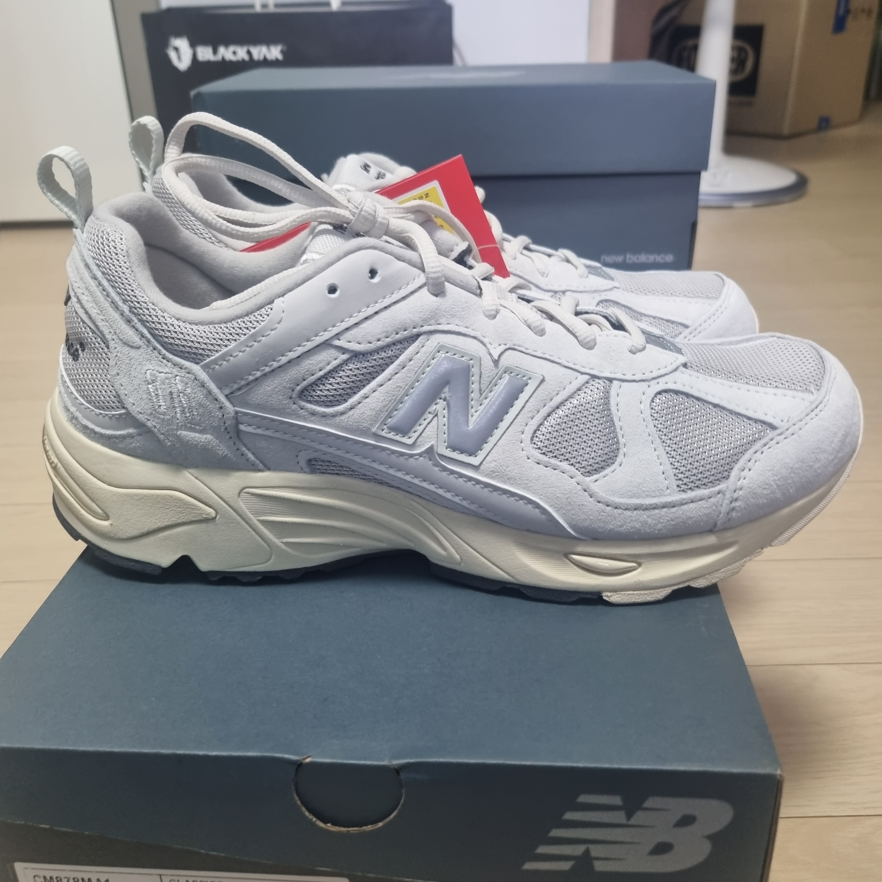 New Balance 878 Light Gray 착용 스타일 - 2