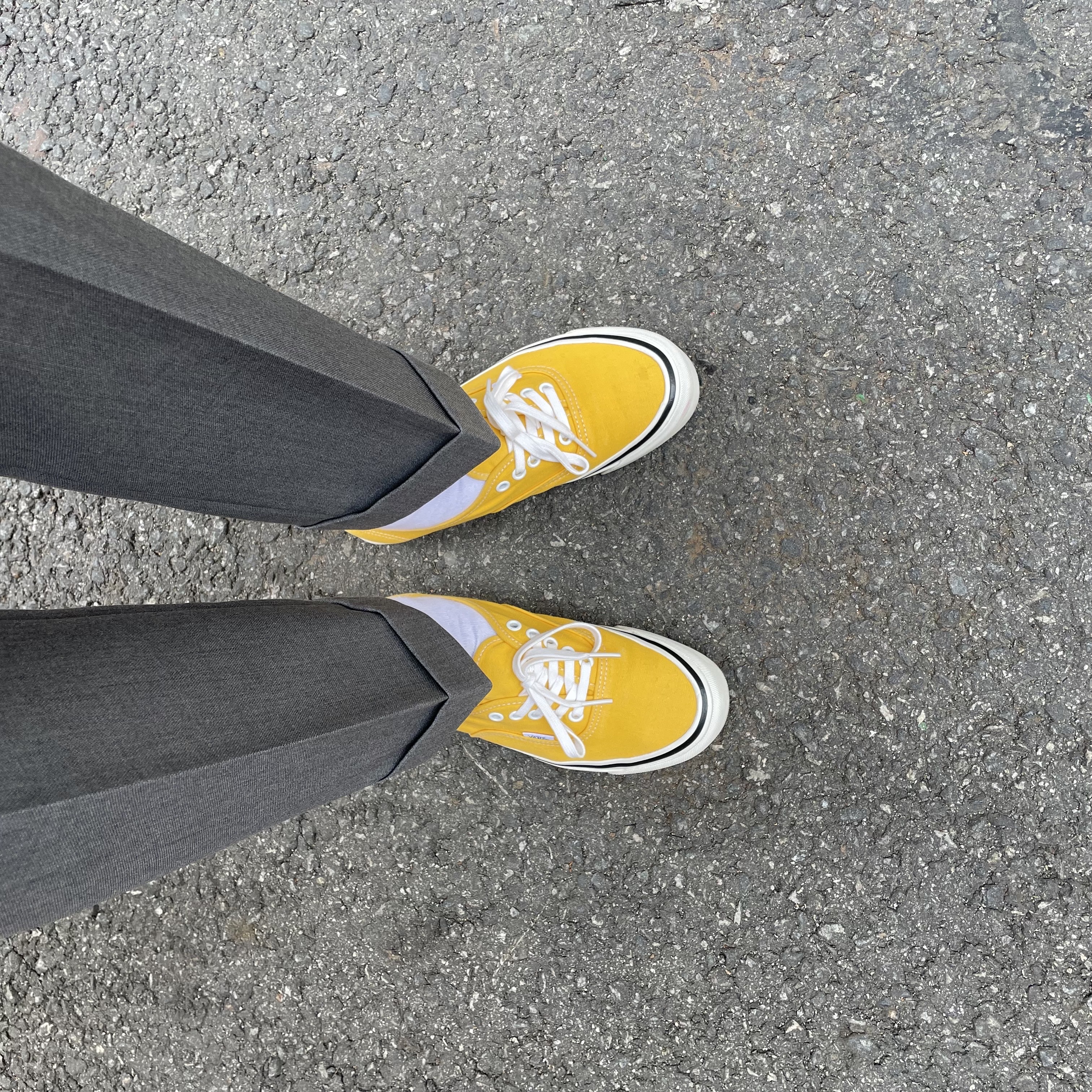 Vans Authentic 44 DX Anaheim Factory Yellow 착용 스타일