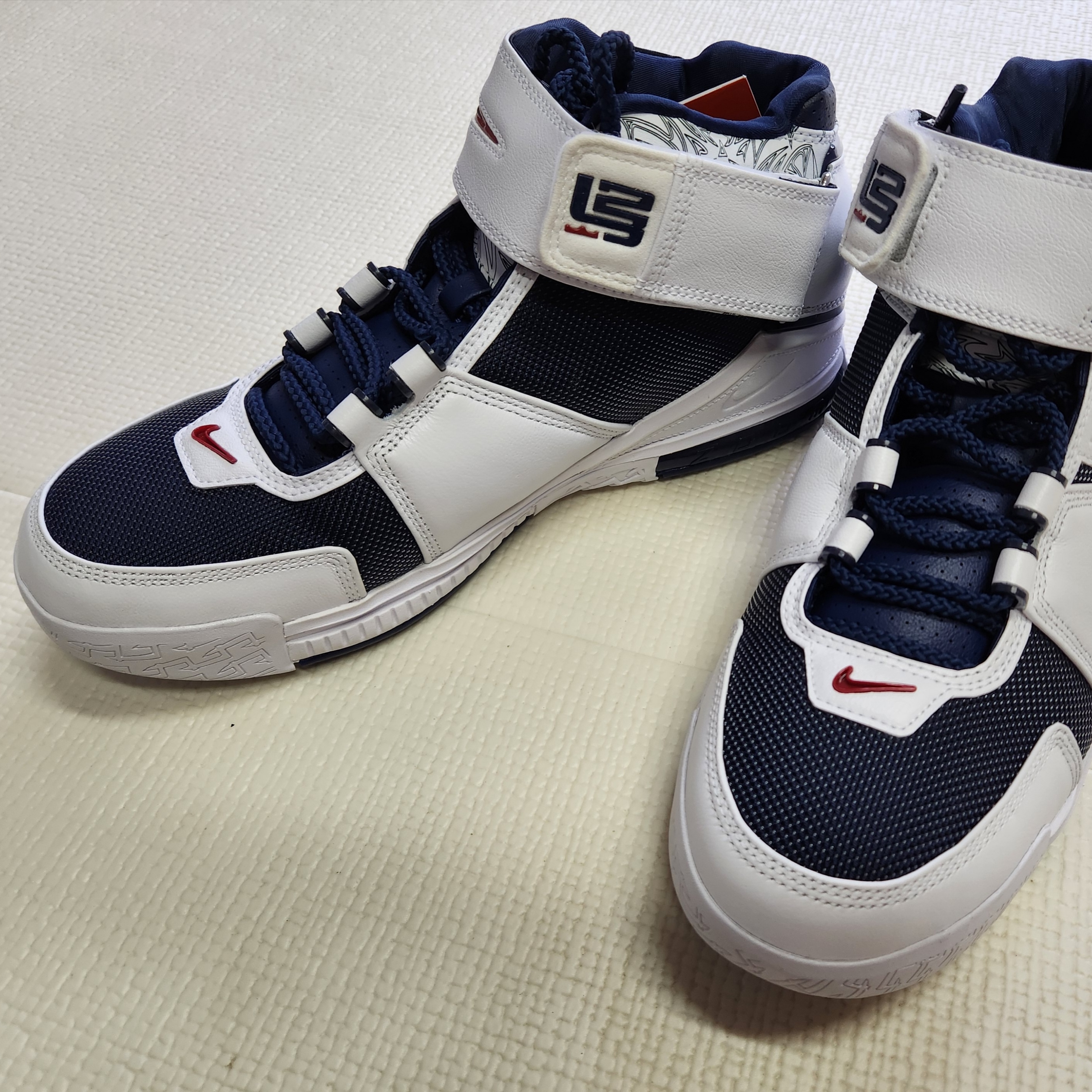 Nike LeBron 2 Midnight Navy 착용 스타일 - 4