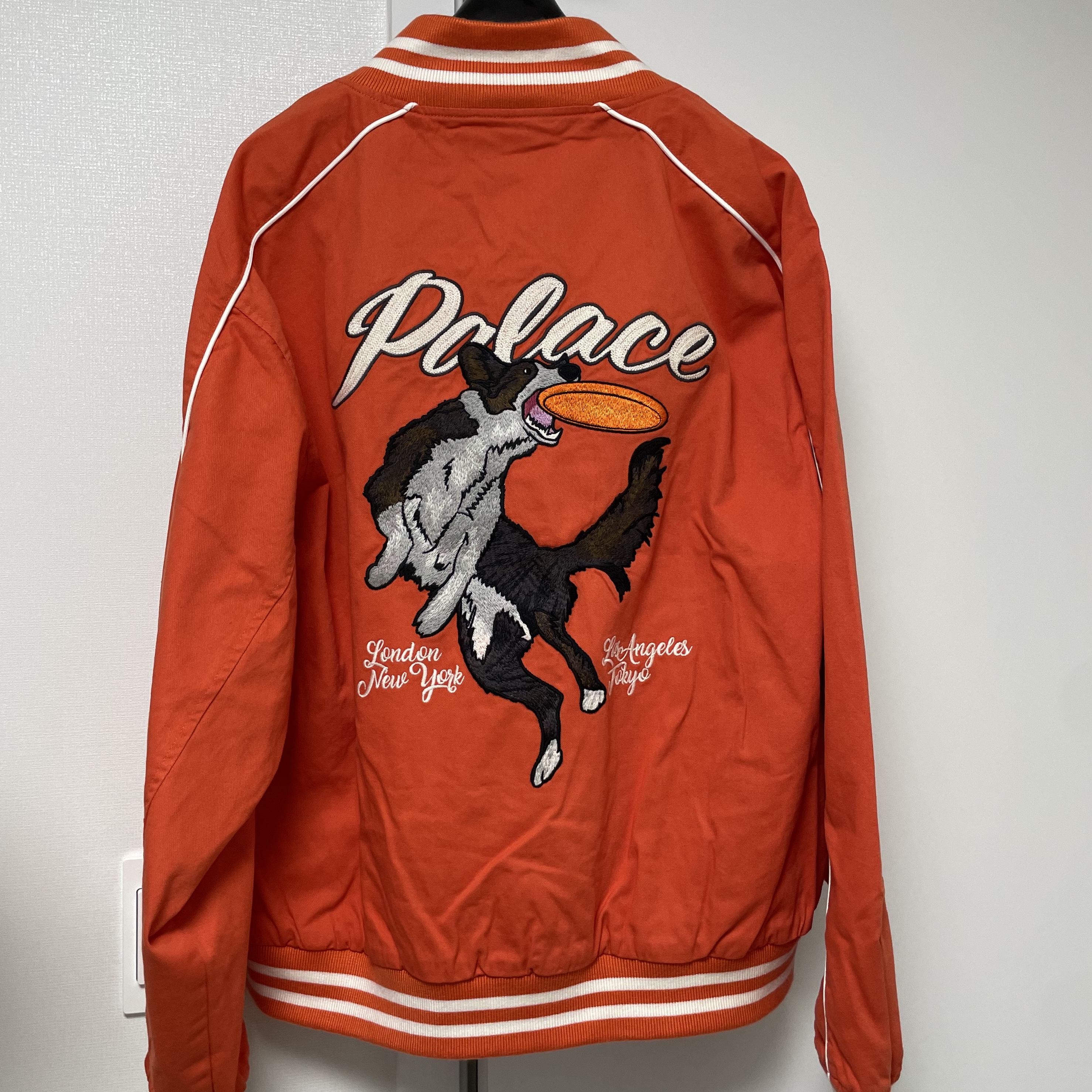 Palace Catch It Bomber Jacket Jaffa - 23SS 착용 스타일 - 1
