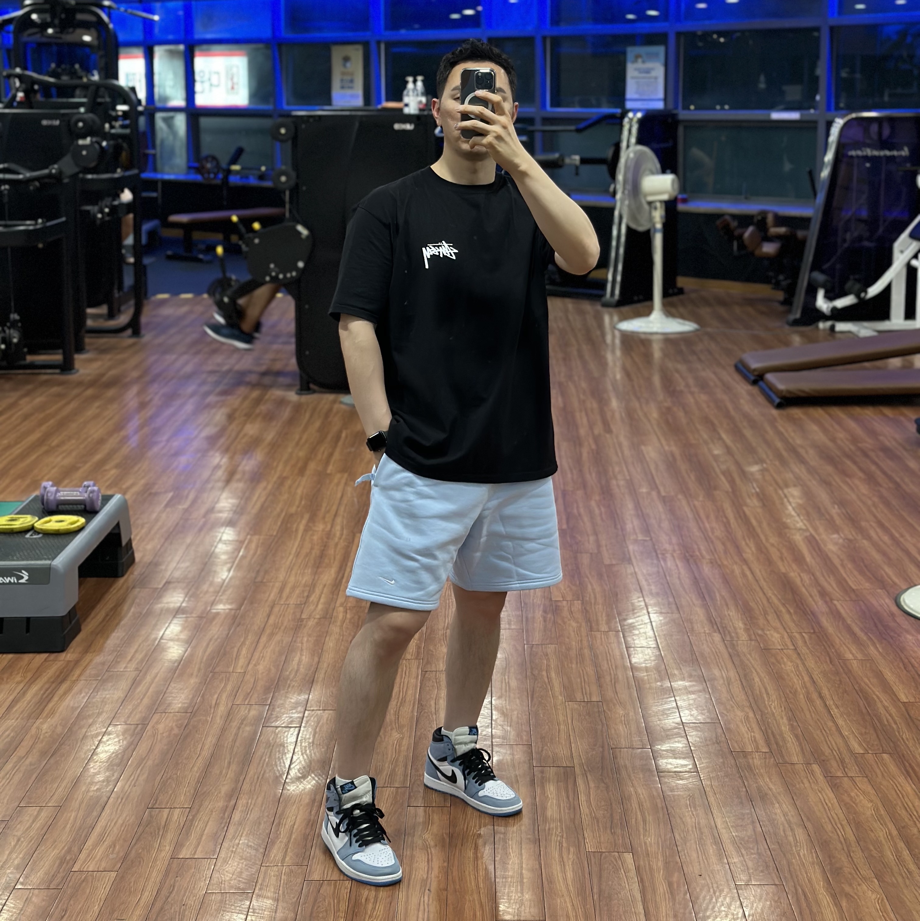 Stussy Plush T-Shirt Black, Nike NRG Solo Swoosh Fleece Shorts Celestine Blue - US/EU 착용 스타일 - 1
