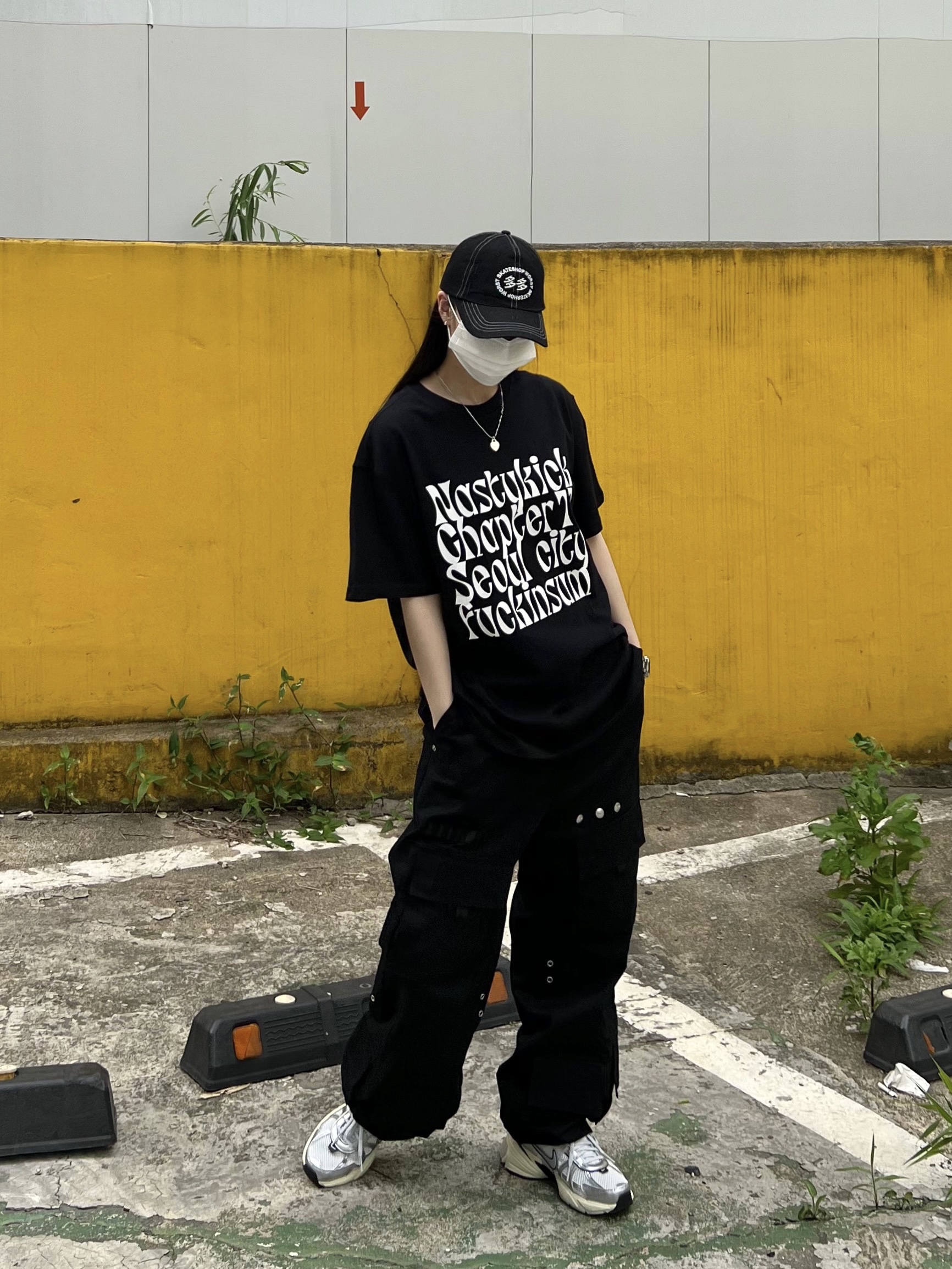 Dada x Worst Cap Black, Nike V2K Run Summit White Metallic Silver 착용 스타일 - 2