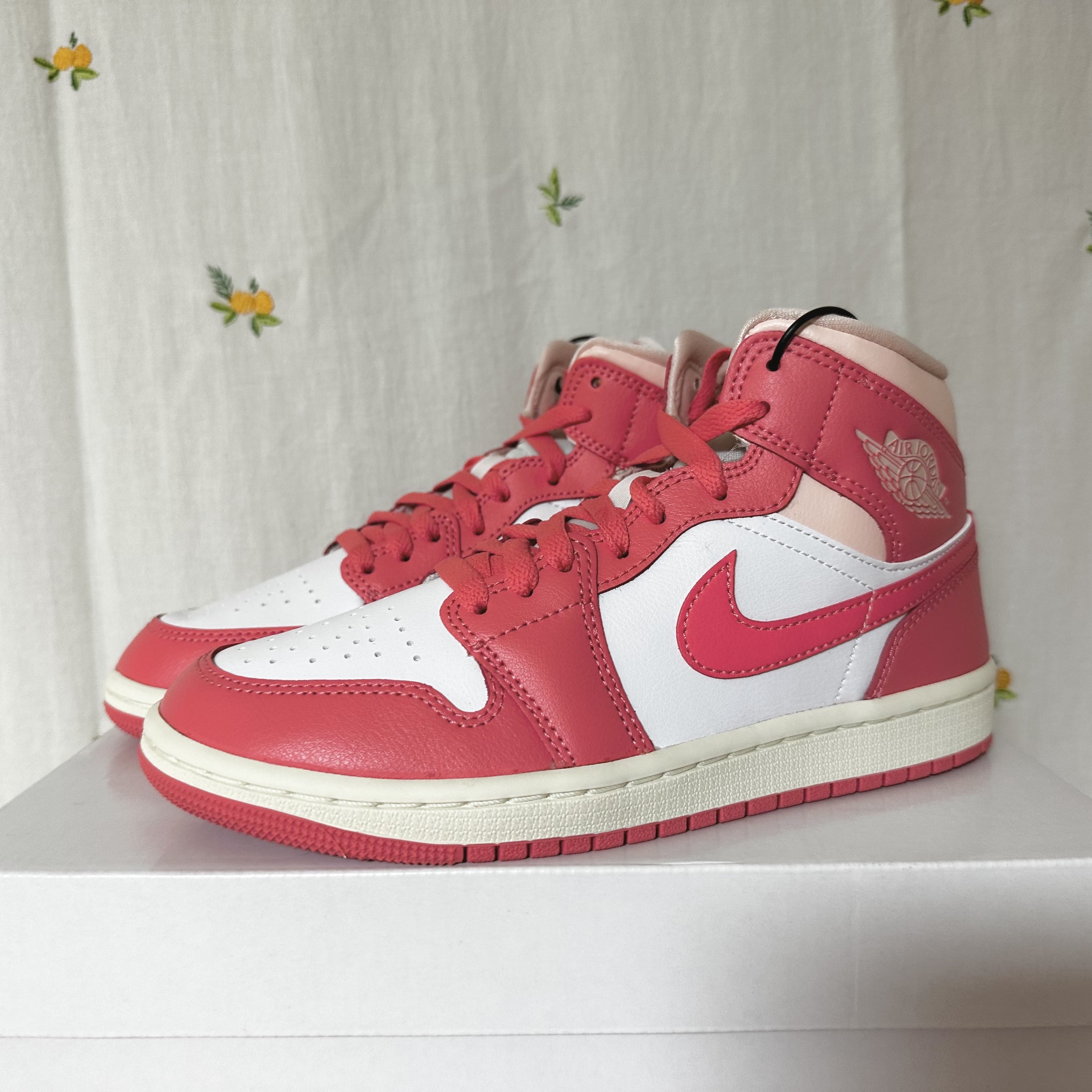 (W) Jordan 1 Mid Strawberries and Cream 착용 스타일
