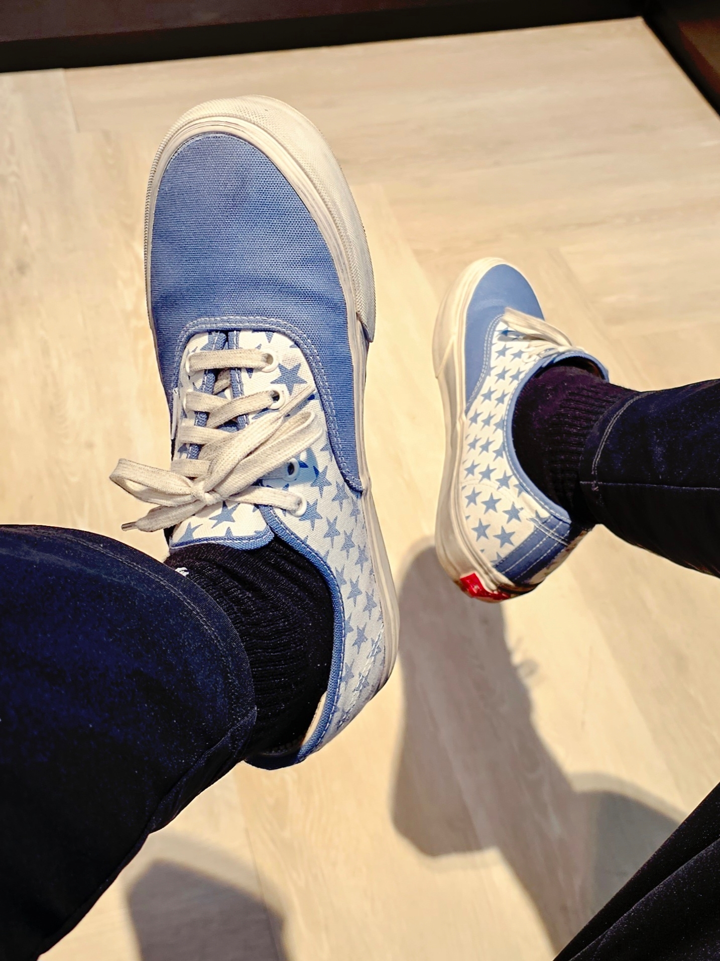 Vans Vault x Bianca Chandon Authentic LX Stressed Navy White 착용 스타일 - 2