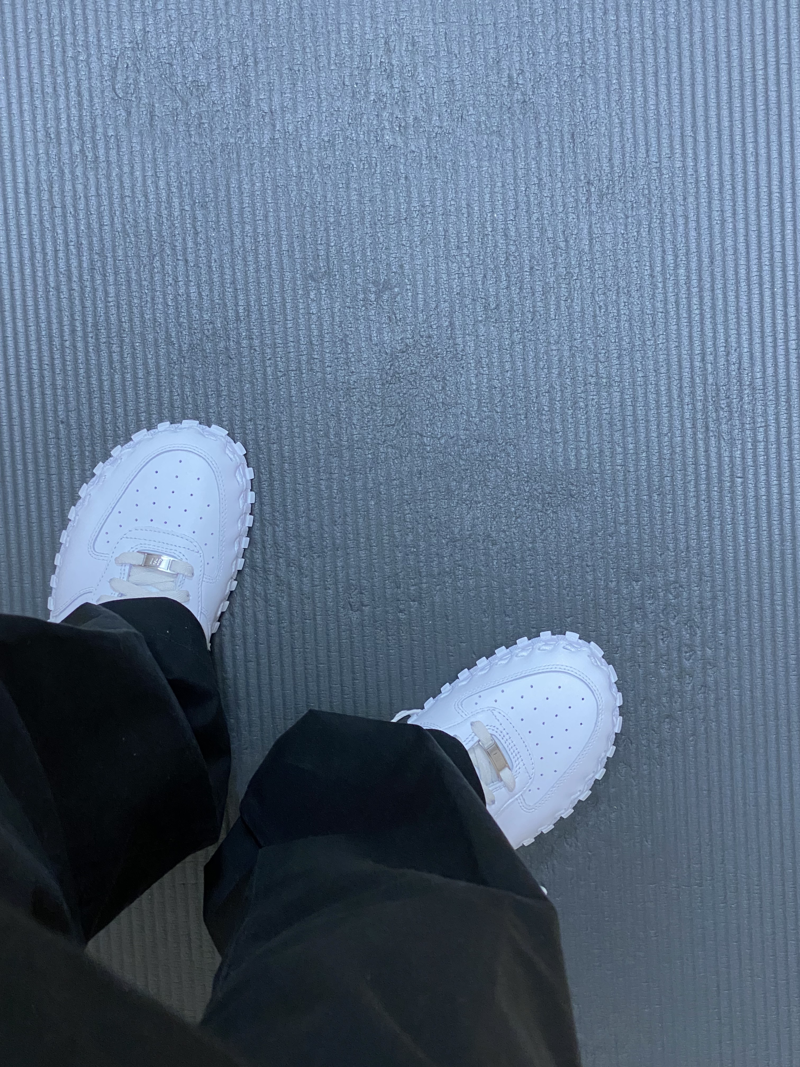 Nike x Jacquemus J Force 1 Low LX SP White 착용 스타일 - 3