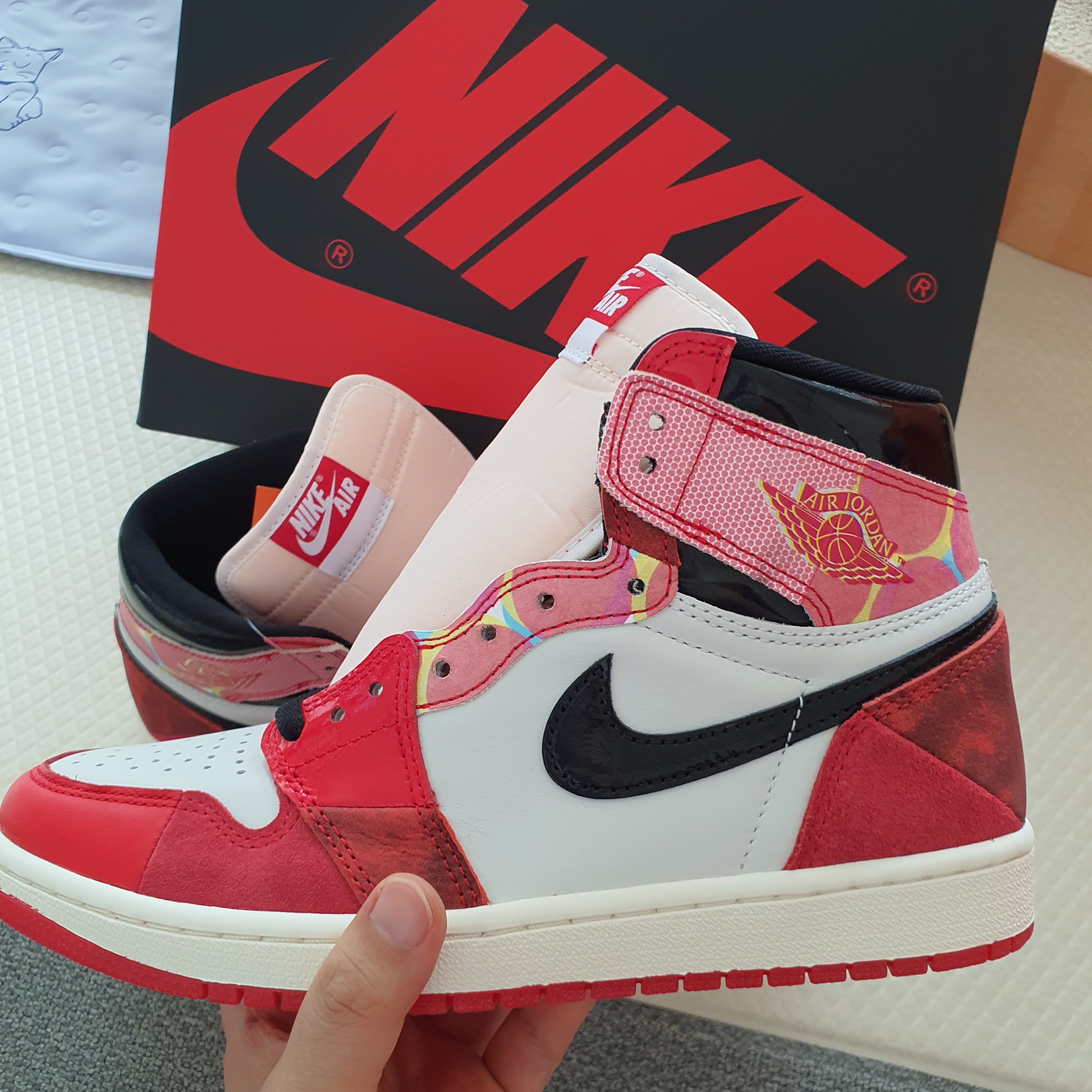 Jordan 1 Retro High Spider-Man Next Chapter 착용 스타일 - 2
