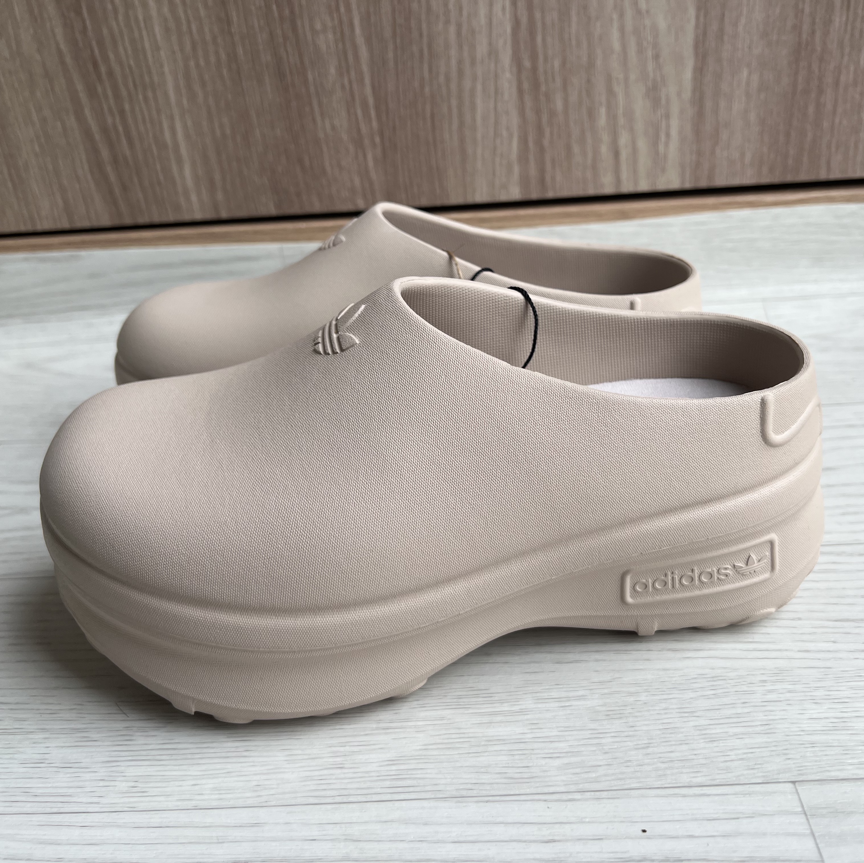 (W) Adidas Adifom Stan Smith Mule Wonder Taupe 착용 스타일 - 3