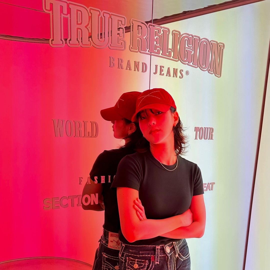 True Religion X Stitch Cap Red 착용 스타일