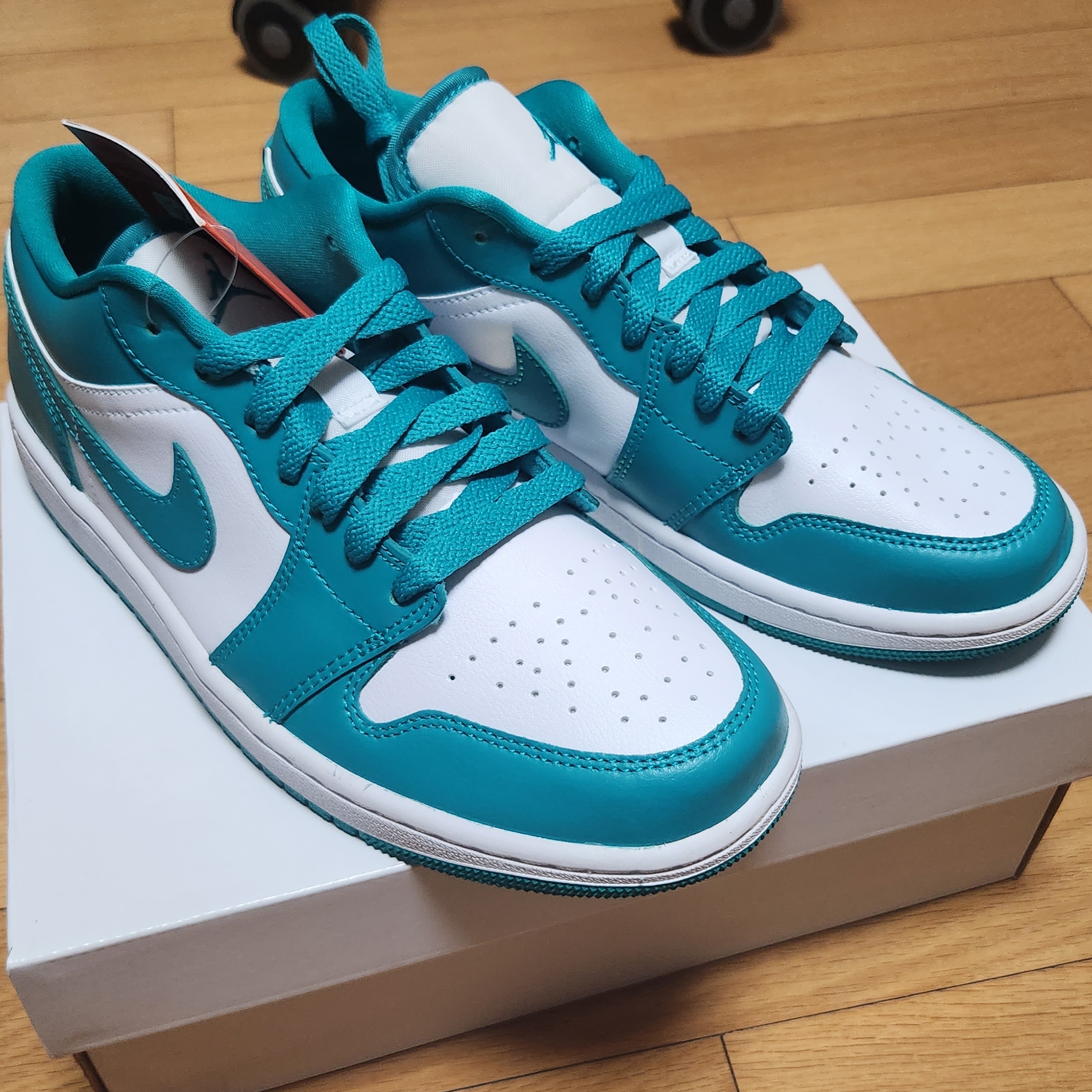 (W) Jordan 1 Low New Emerald 착용 스타일