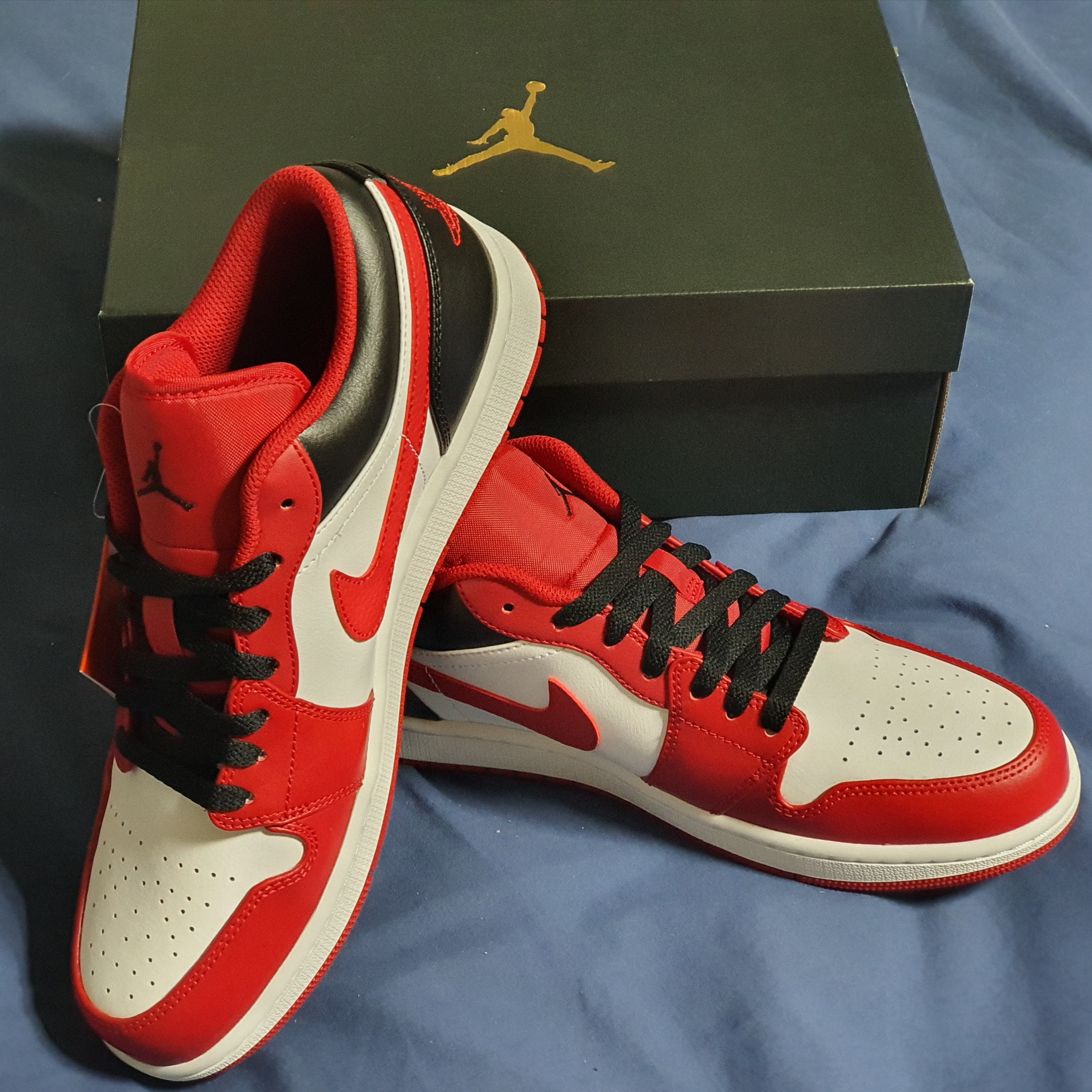 Jordan 1 Low White Gym Red Black 착용 스타일 - 1