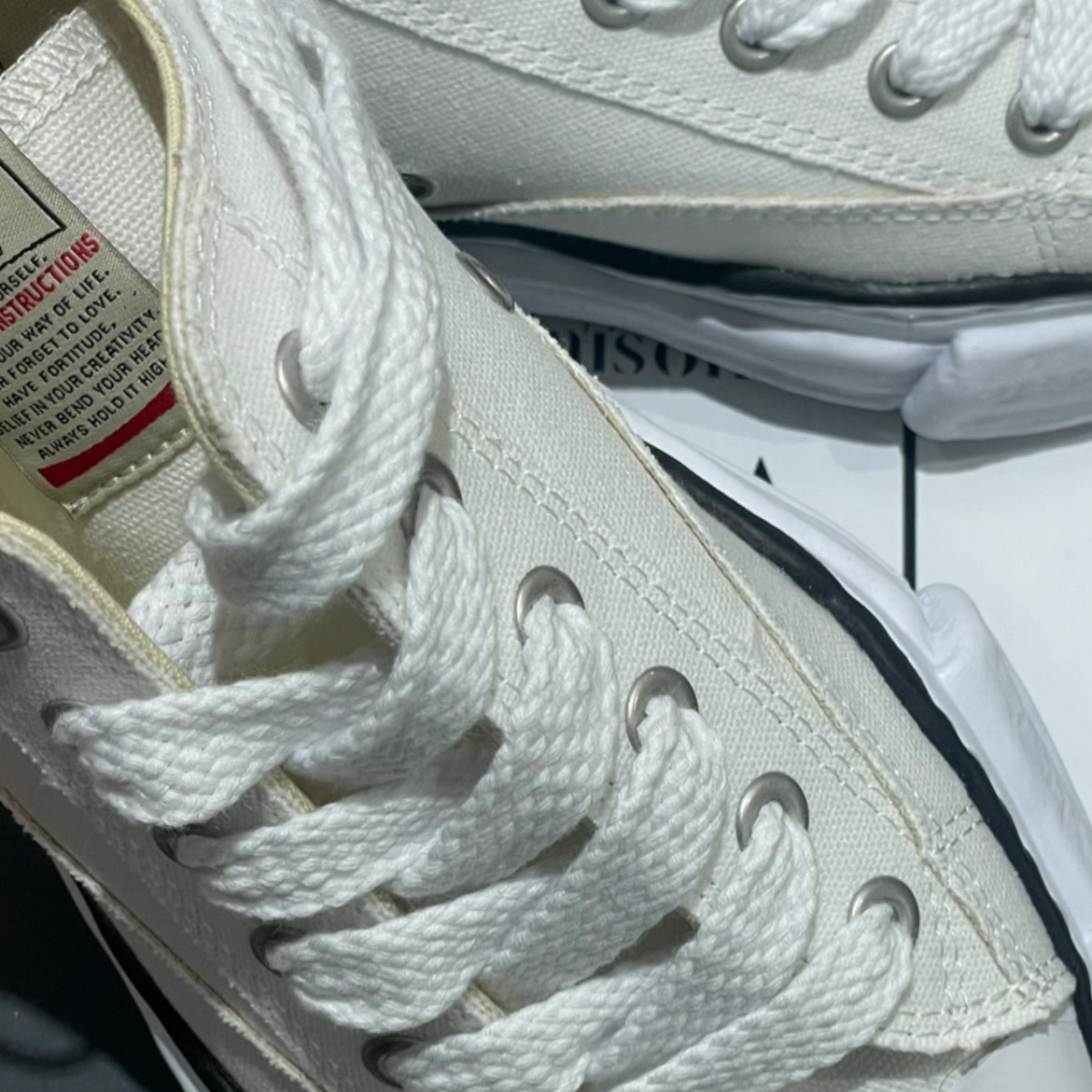 Maison Mihara Yasuhiro Peterson OG Sole Canvas Low Sneakers White 착용 스타일