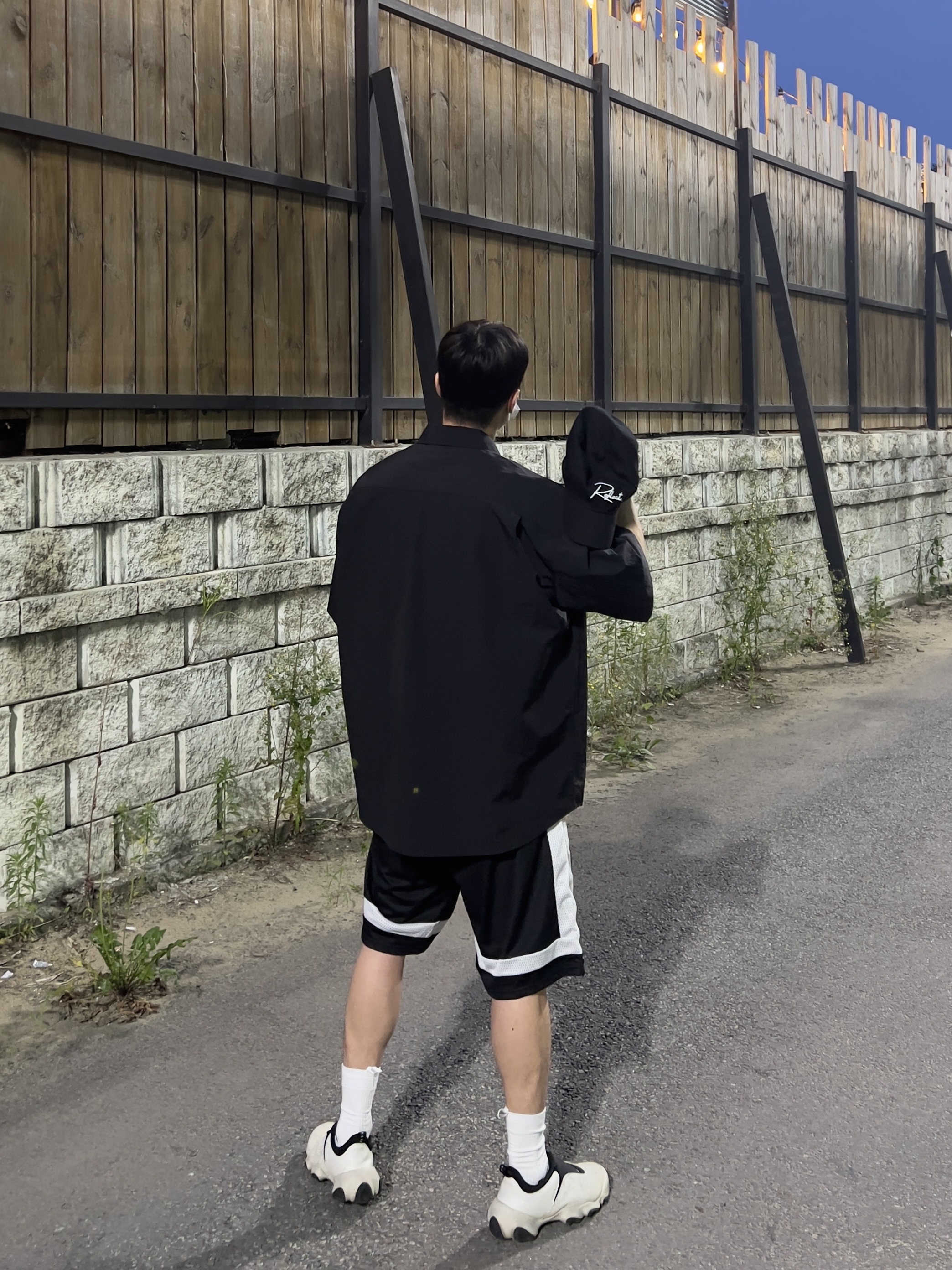 Oakley Factory Team x Brain Dead Flesh Milk Black 착용 스타일 - 3