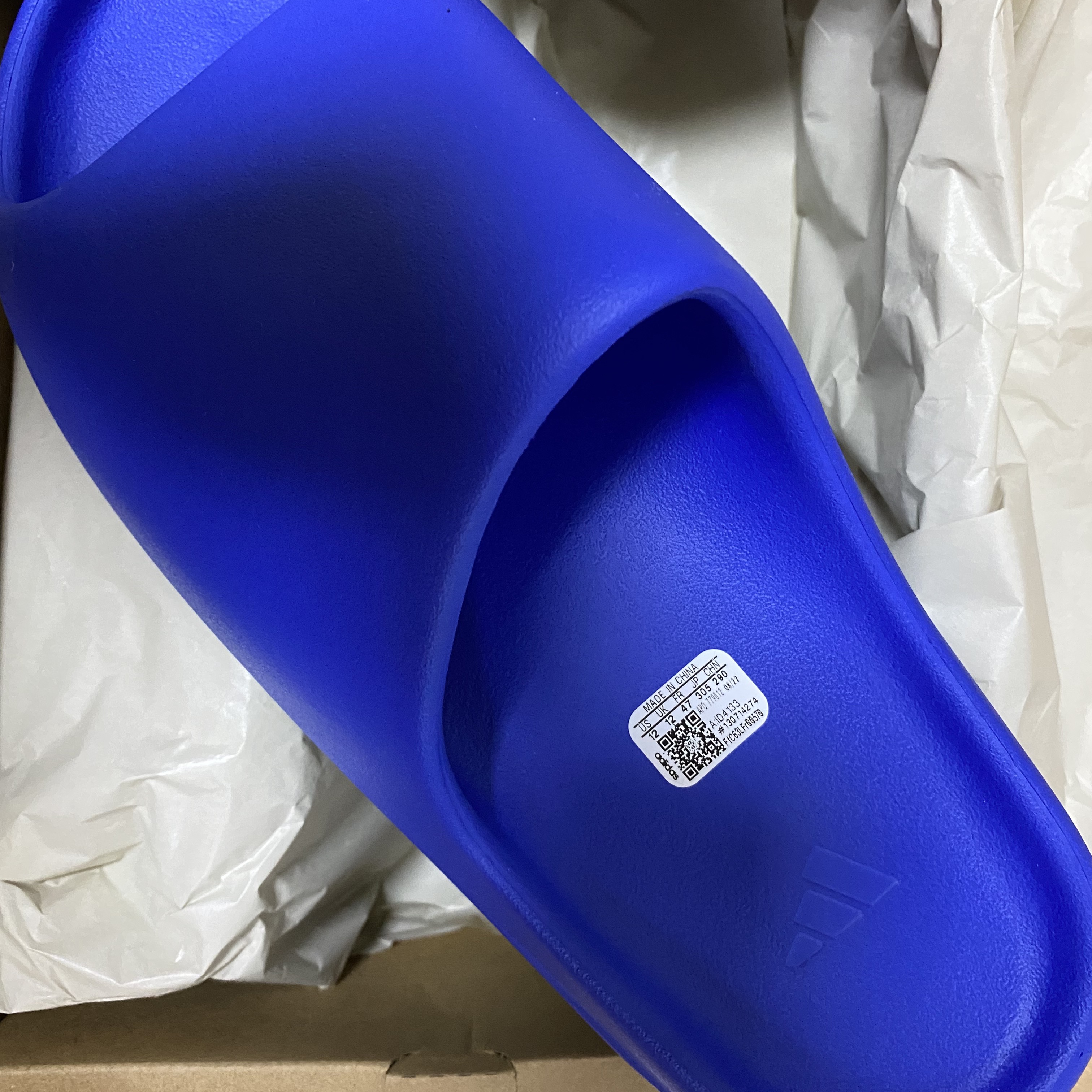 Adidas Yeezy Slide Azure 착용 스타일 - 2