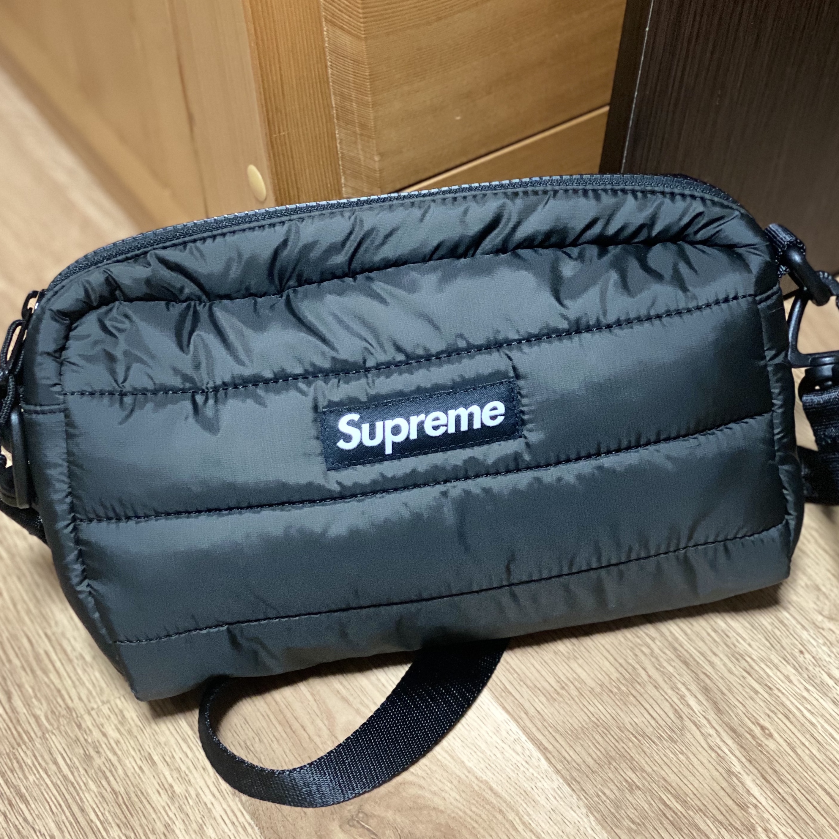 Supreme Puffer Side Bag Black - 22FW 착용 스타일