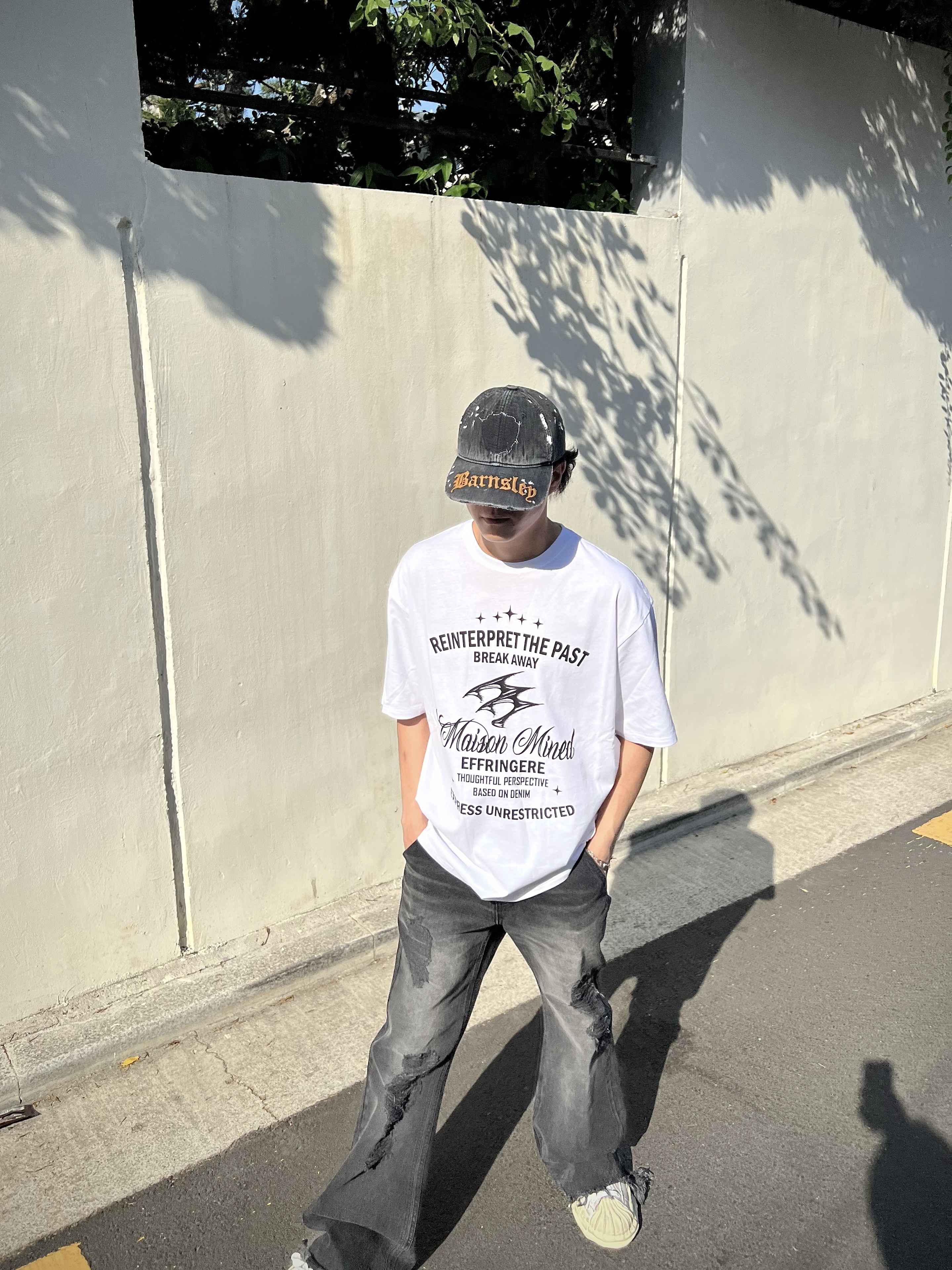 Maison Mihara Yasuhiro Blakey OG Sole Distressed Canvas Low-top Sneakers White 착용 스타일 - 4