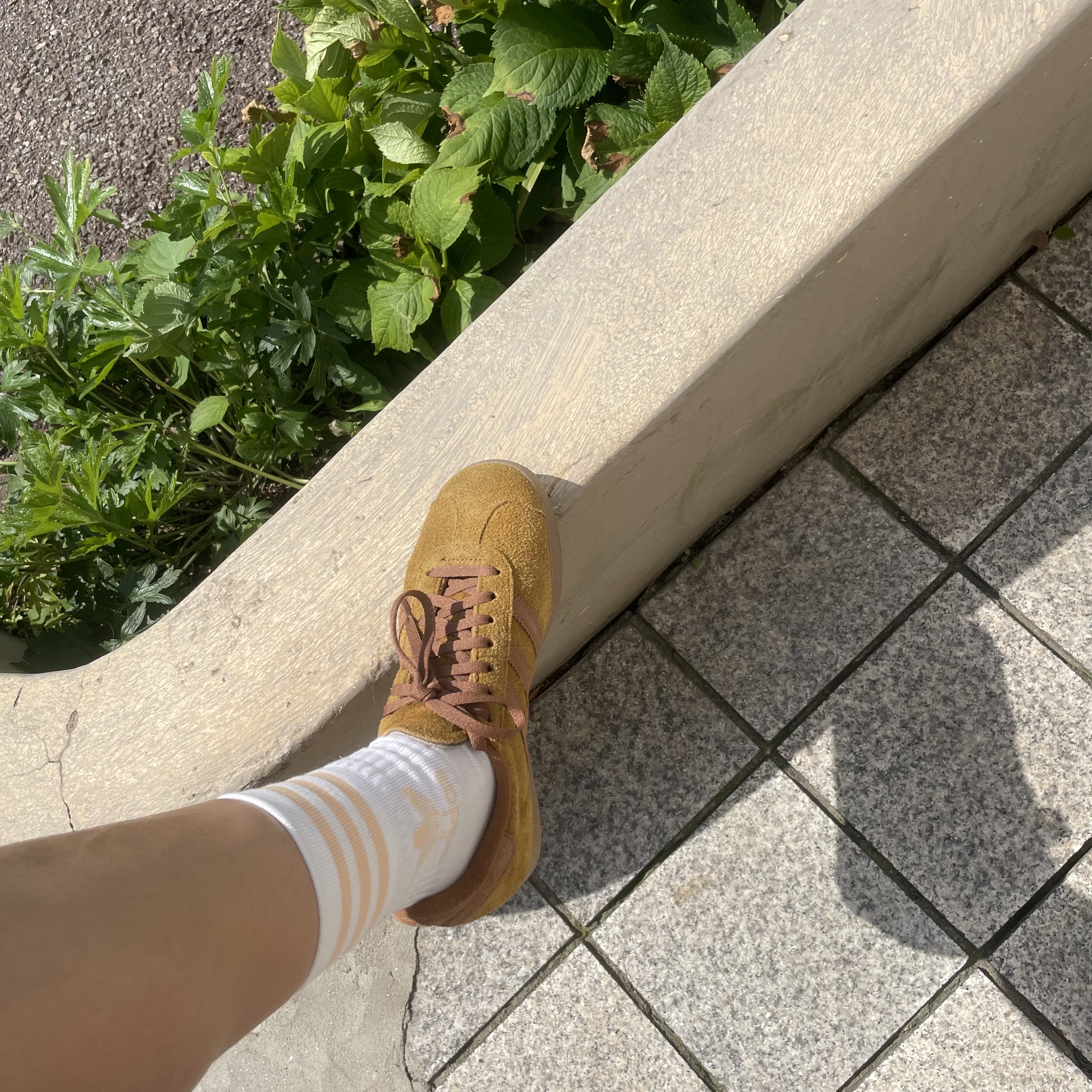 Adidas Gazelle Bronze Strata Gum 착용 스타일