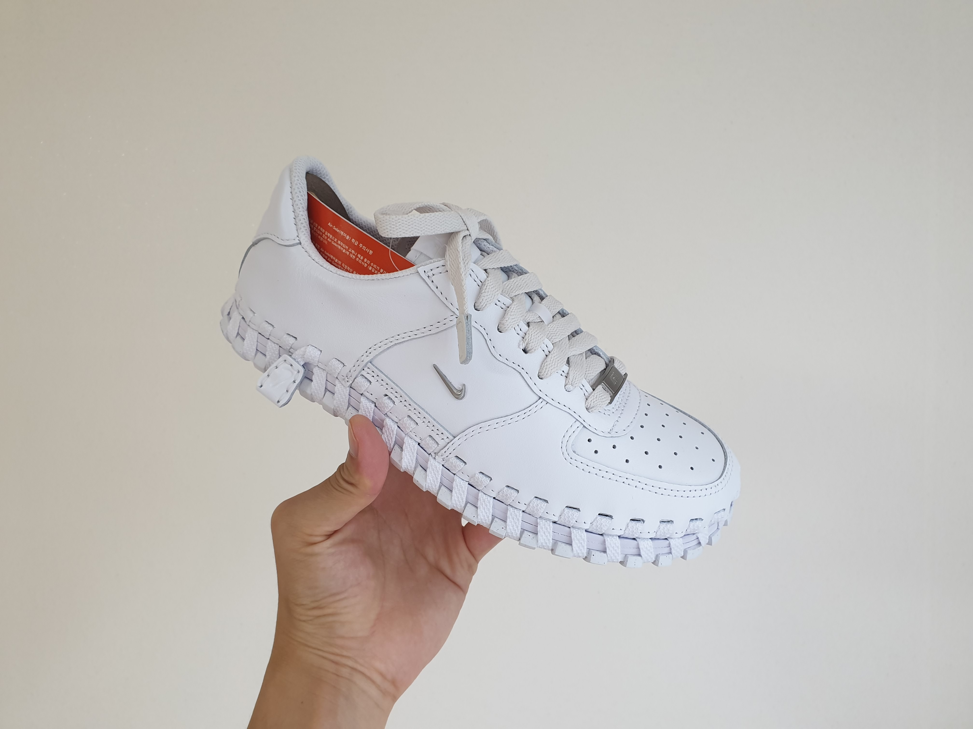 Nike x Jacquemus J Force 1 Low LX SP White 착용 스타일 - 2