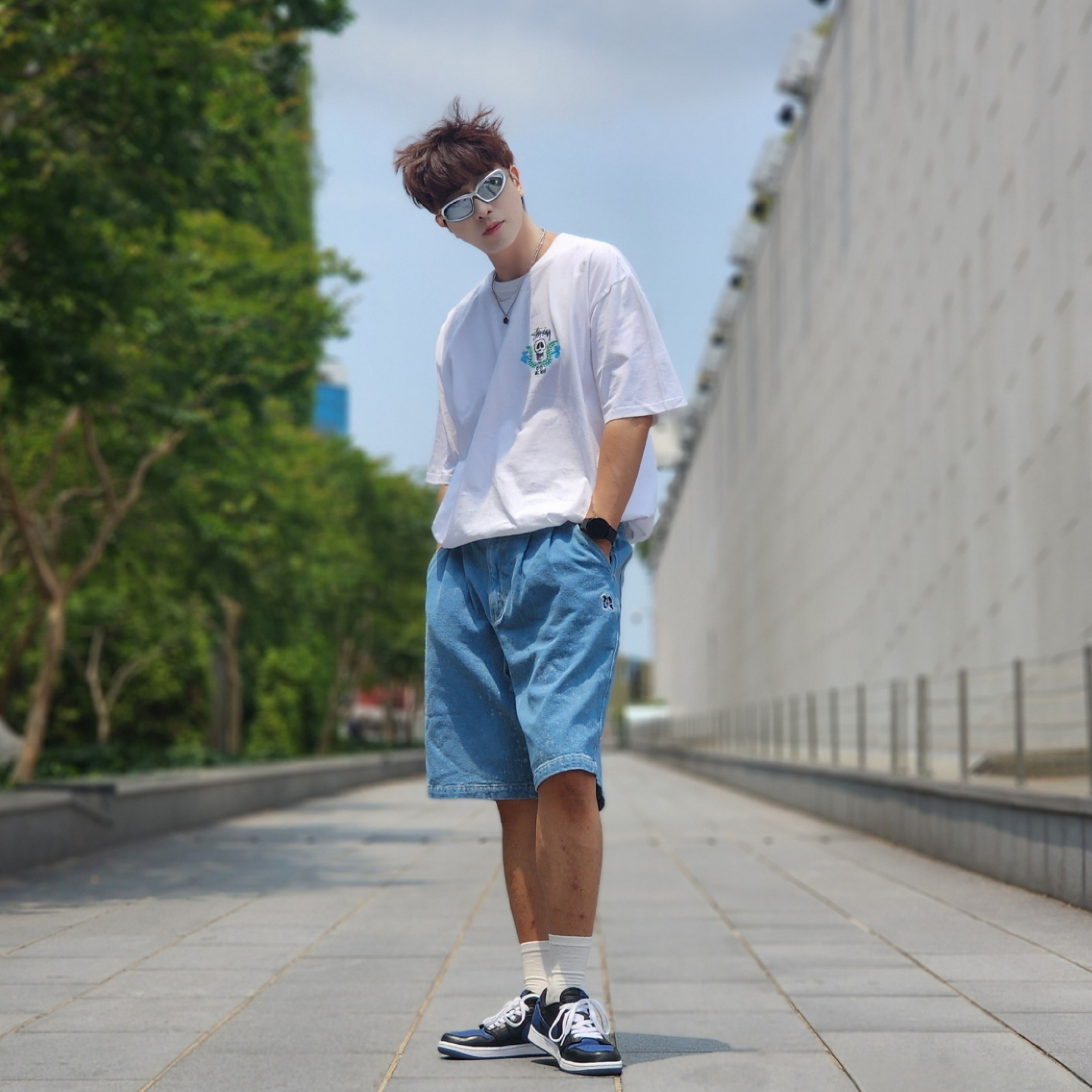 Stussy Skull Crest T-Shirt White, Jordan 1 Retro Low OG Mystic Navy 착용 스타일 - 3