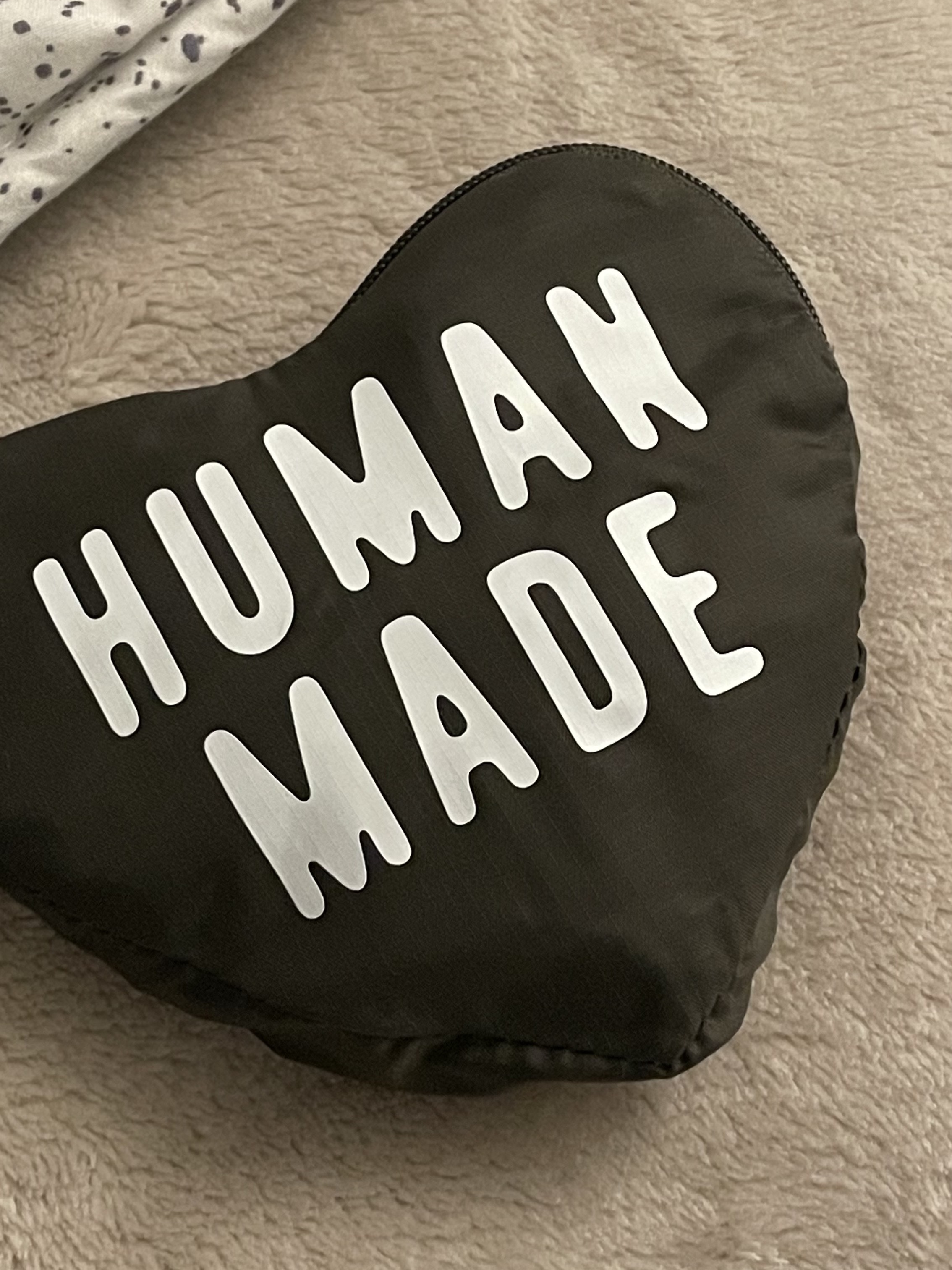 Human Made Heart Shopper Bag Olive Drab 착용 스타일 - 2