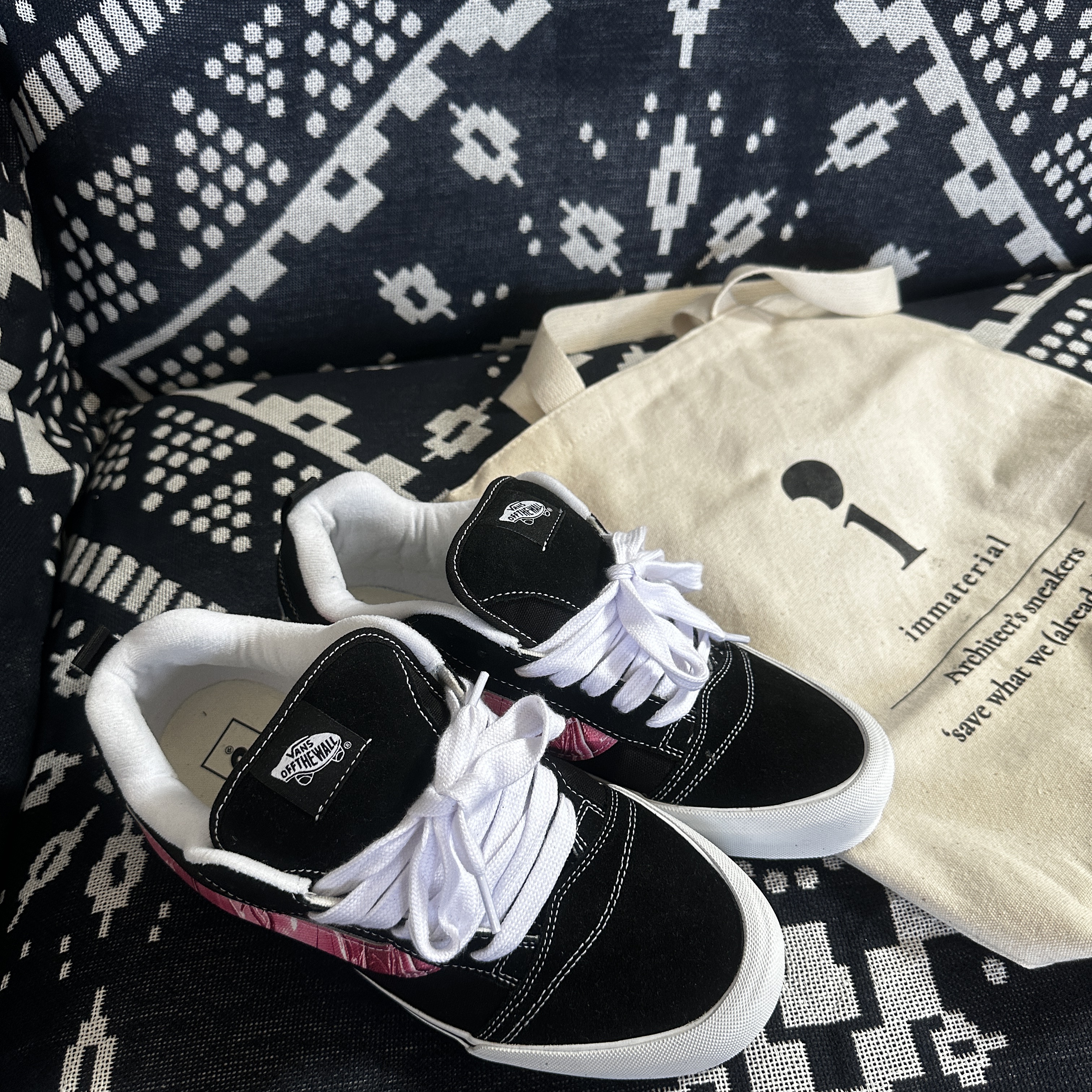 Vans x Peaches. Knu-Skool Black Pink 착용 스타일 - 4