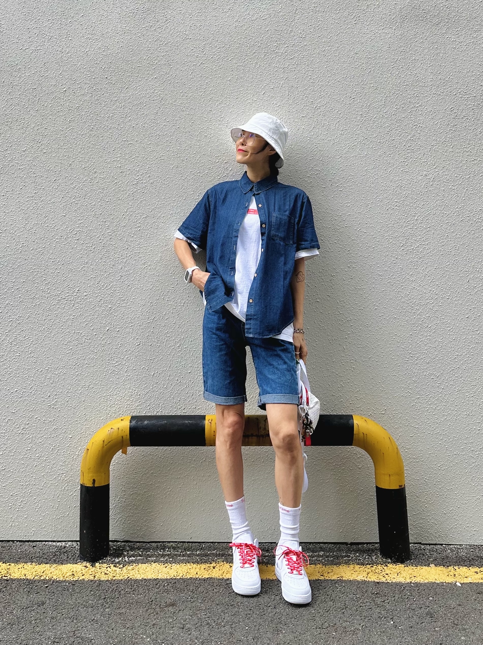 Supreme Mesh Mini Duffle Bag White - 23SS, Nike x Supreme Air Force 1 Low White 착용 스타일 - 2